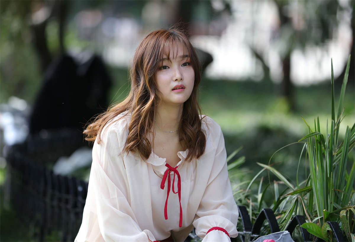 踏青公园街拍系列No.1762 青春美少女，欲露还羞的一双小脚画风突变，让你看到尽兴 第1套插图1