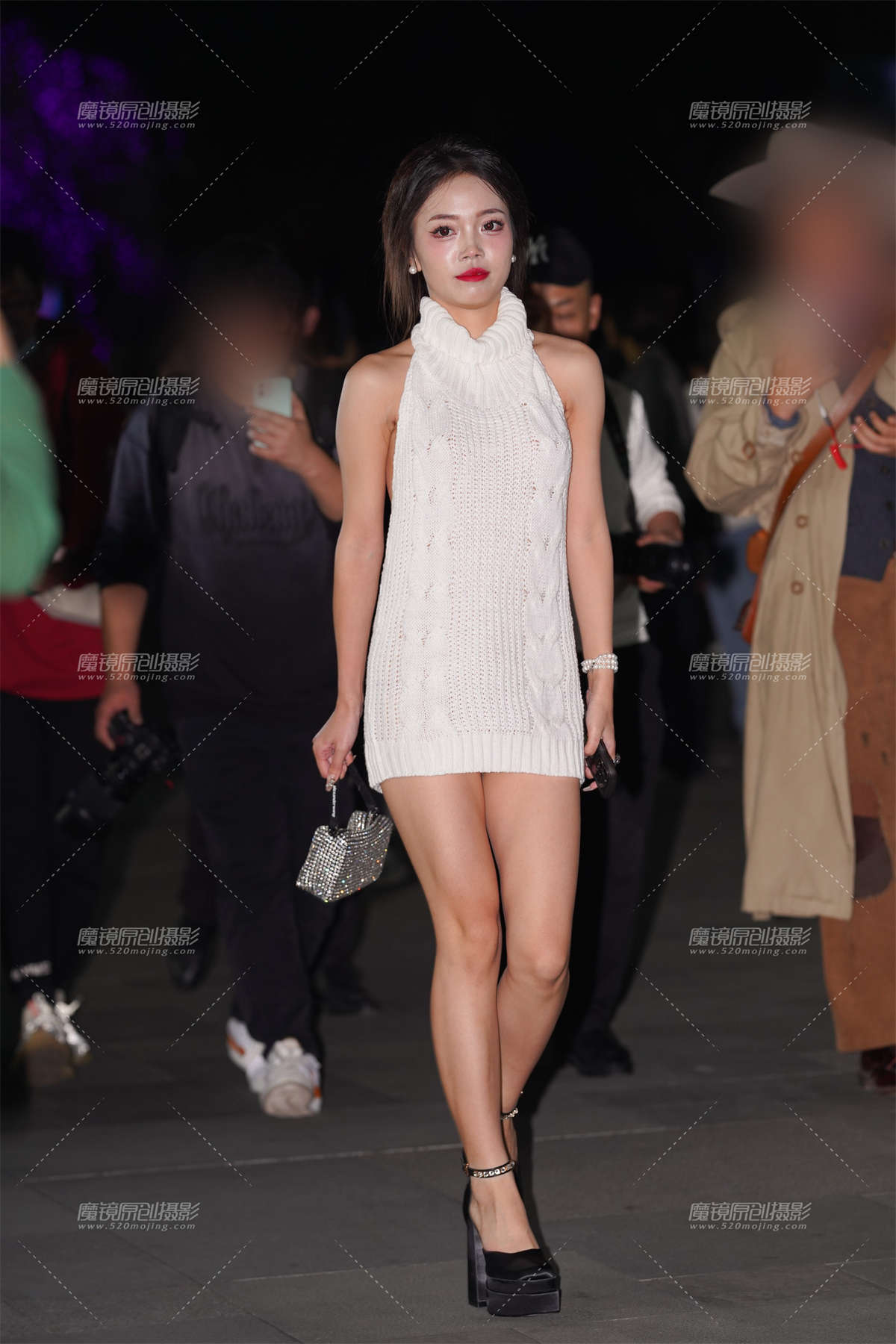 图片[2]-香肩半露 雪肤玉嫩 勾人心魄-日更街拍