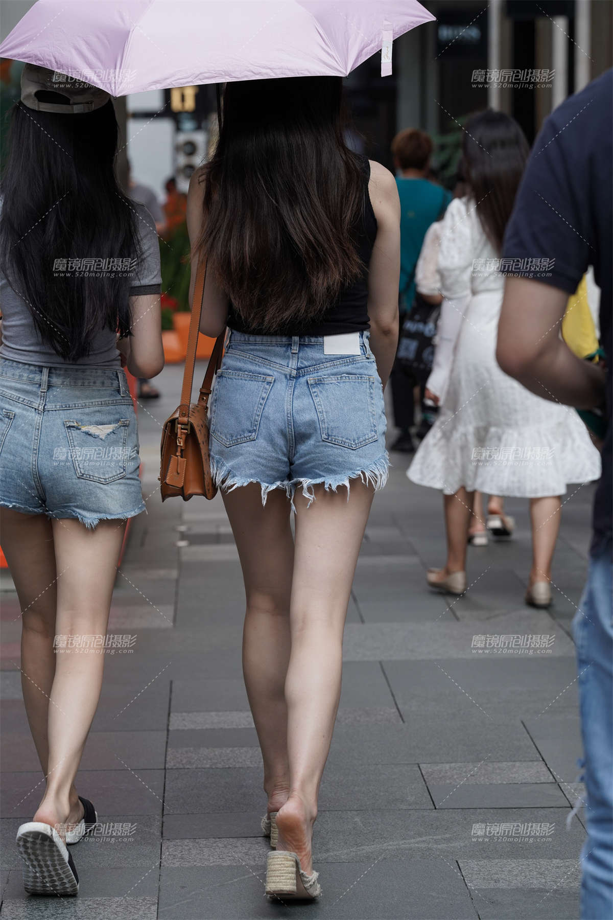 图片[2]-【凯恩赛贴】高挑热裤大长腿 美-日更街拍