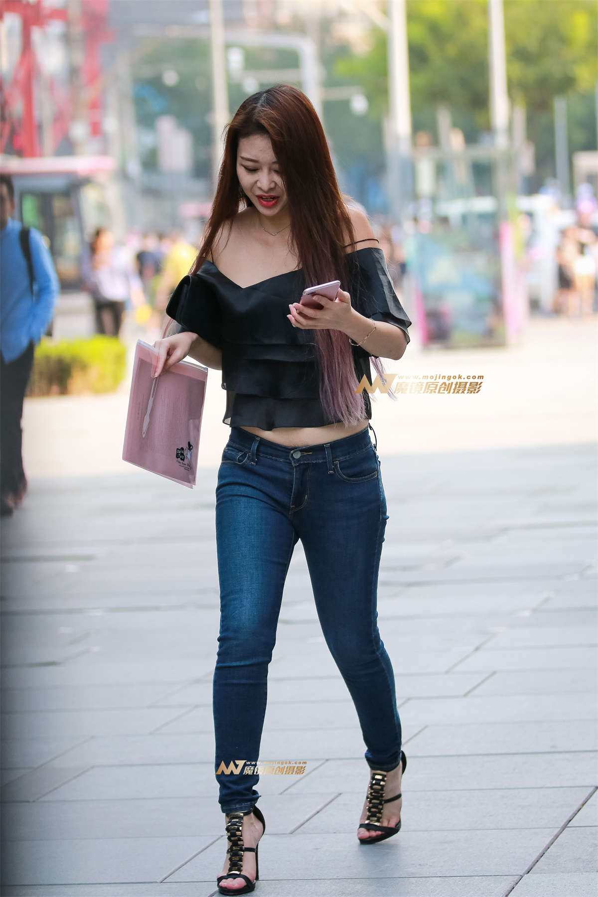 别有韵味的少妇-日更街拍