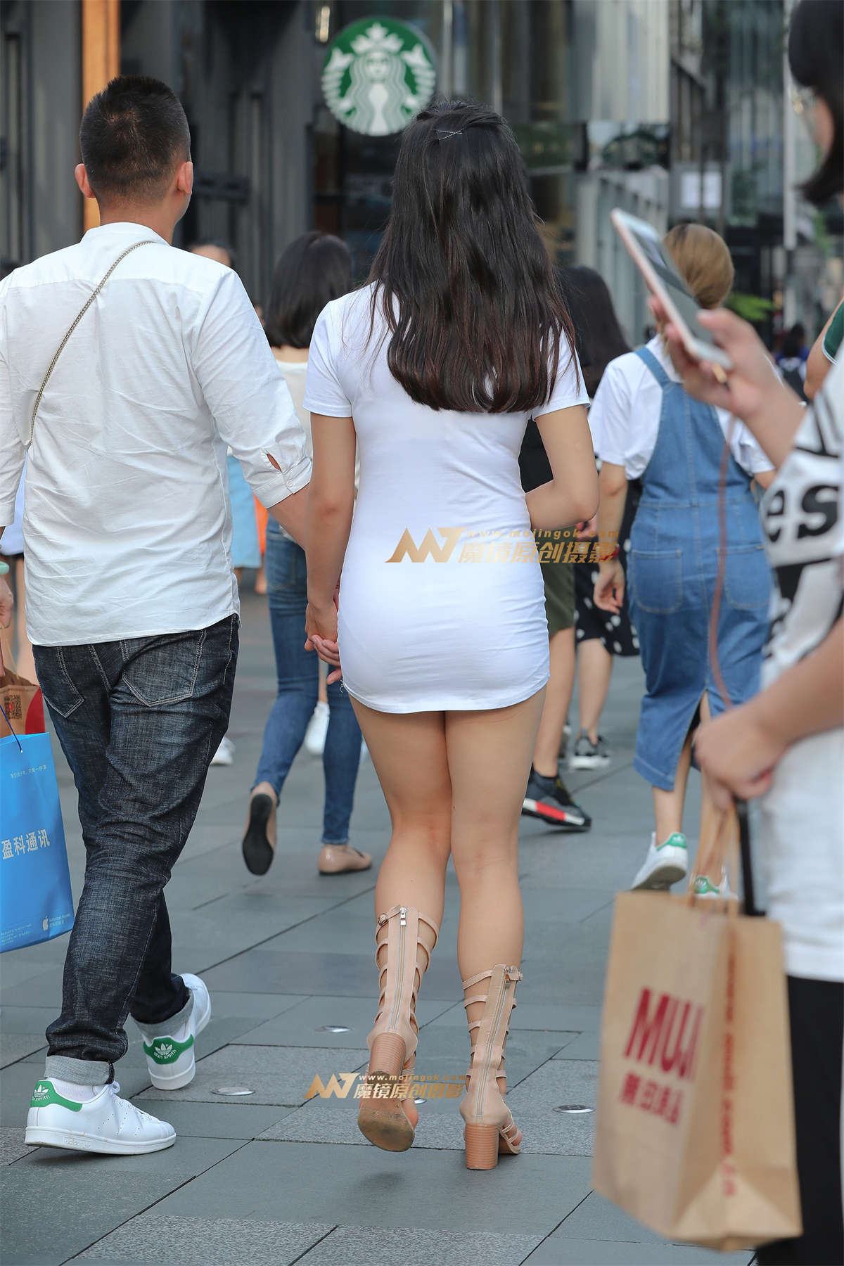图片[2]-【视觉冲击赛贴】白色超短包臀裙女友-日更街拍