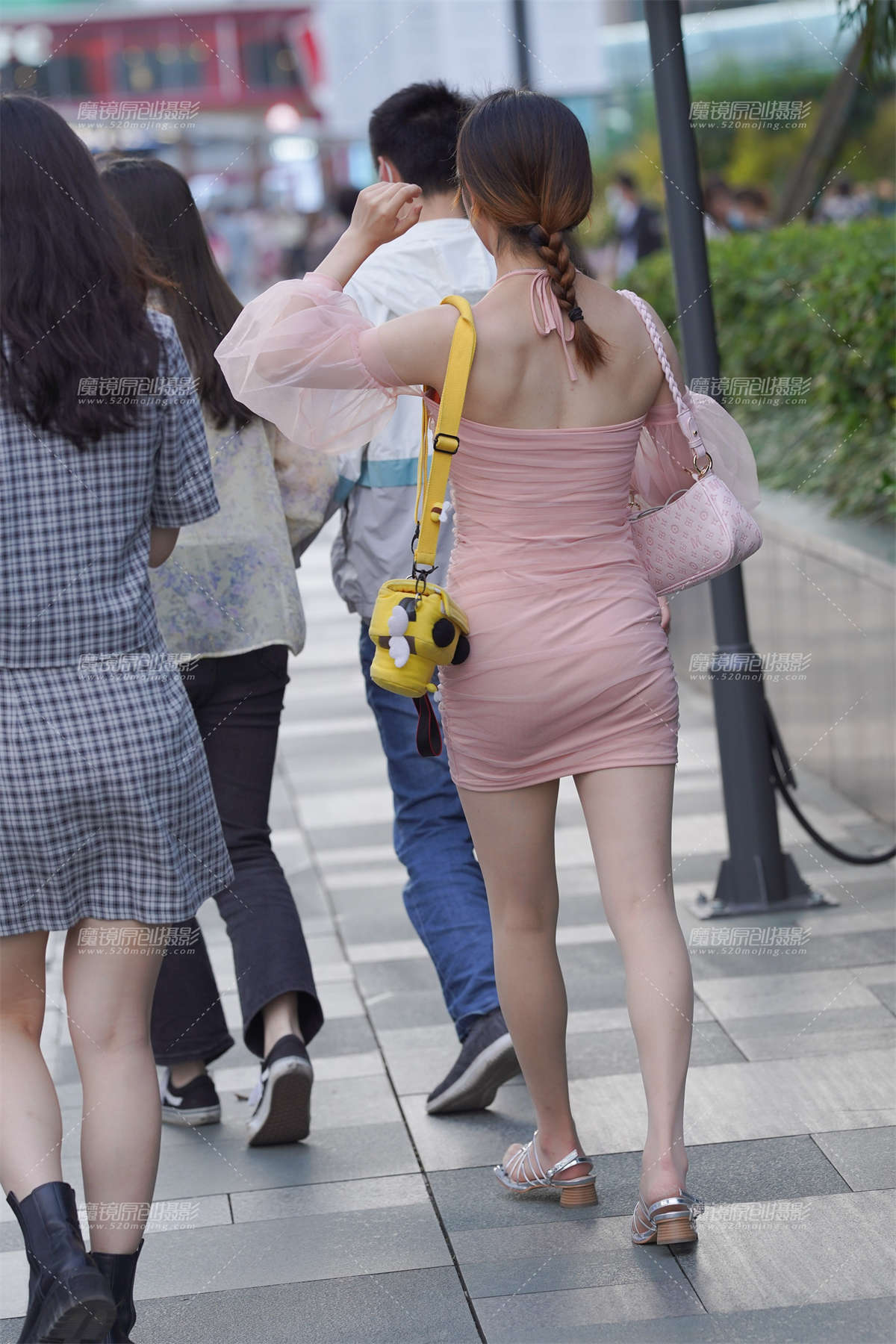 图片[2]-粉裙美眉-日更街拍