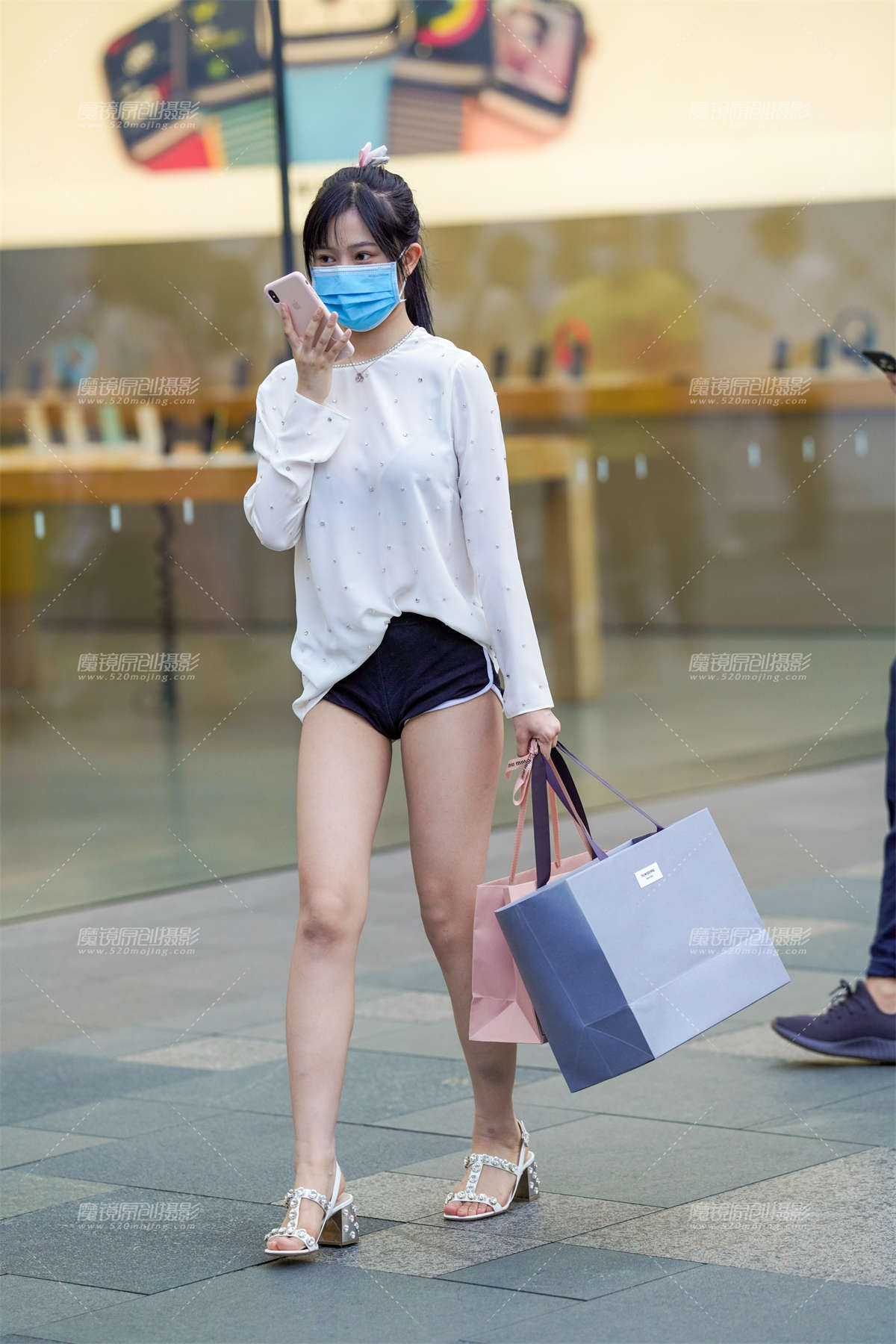 【凯恩赛贴】逛街的热裤小妹-日更街拍