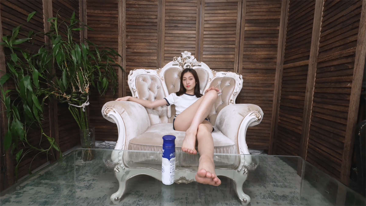 图片[2]-Sexy Asian Girls Feet Vol.050 小美女baby裸足踩食物草莓酸奶-日更街拍