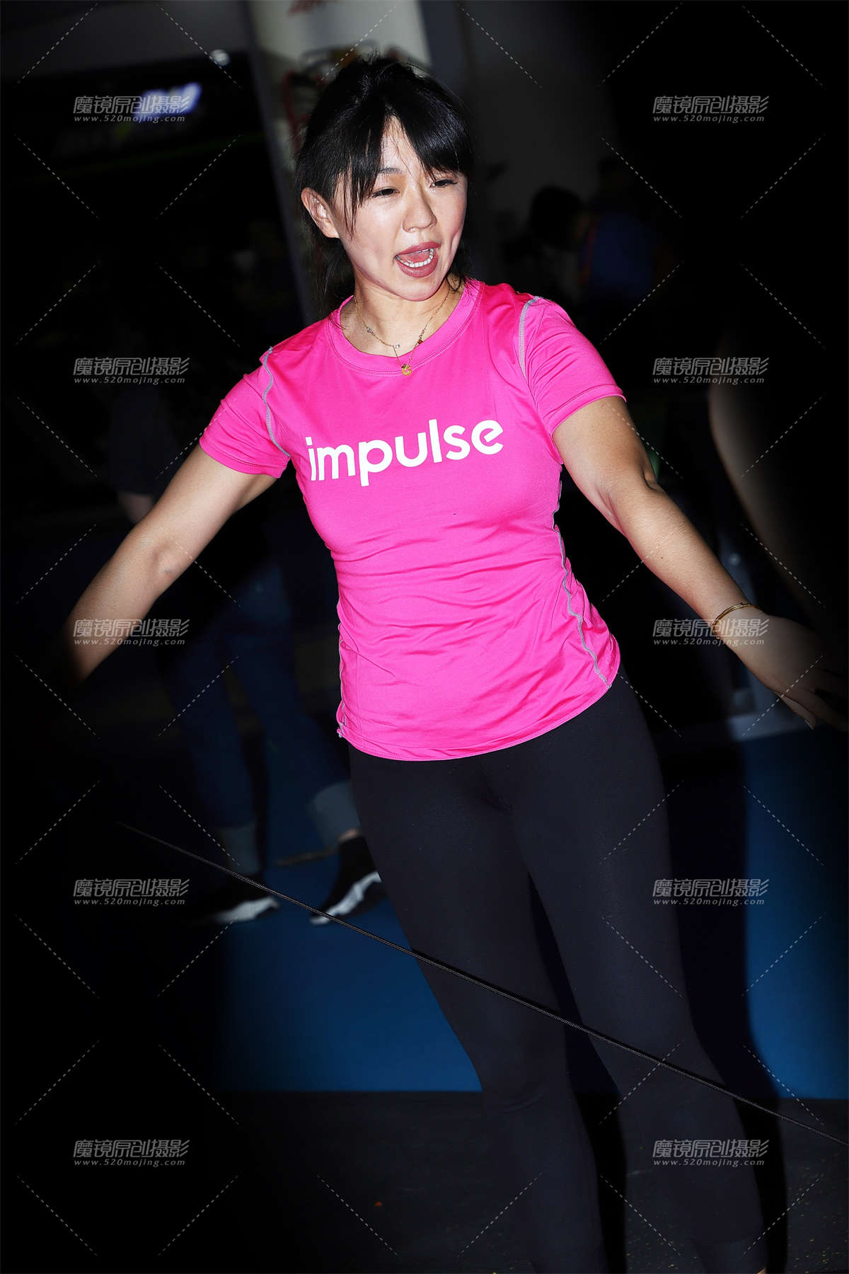 红色装运动练习-日更街拍