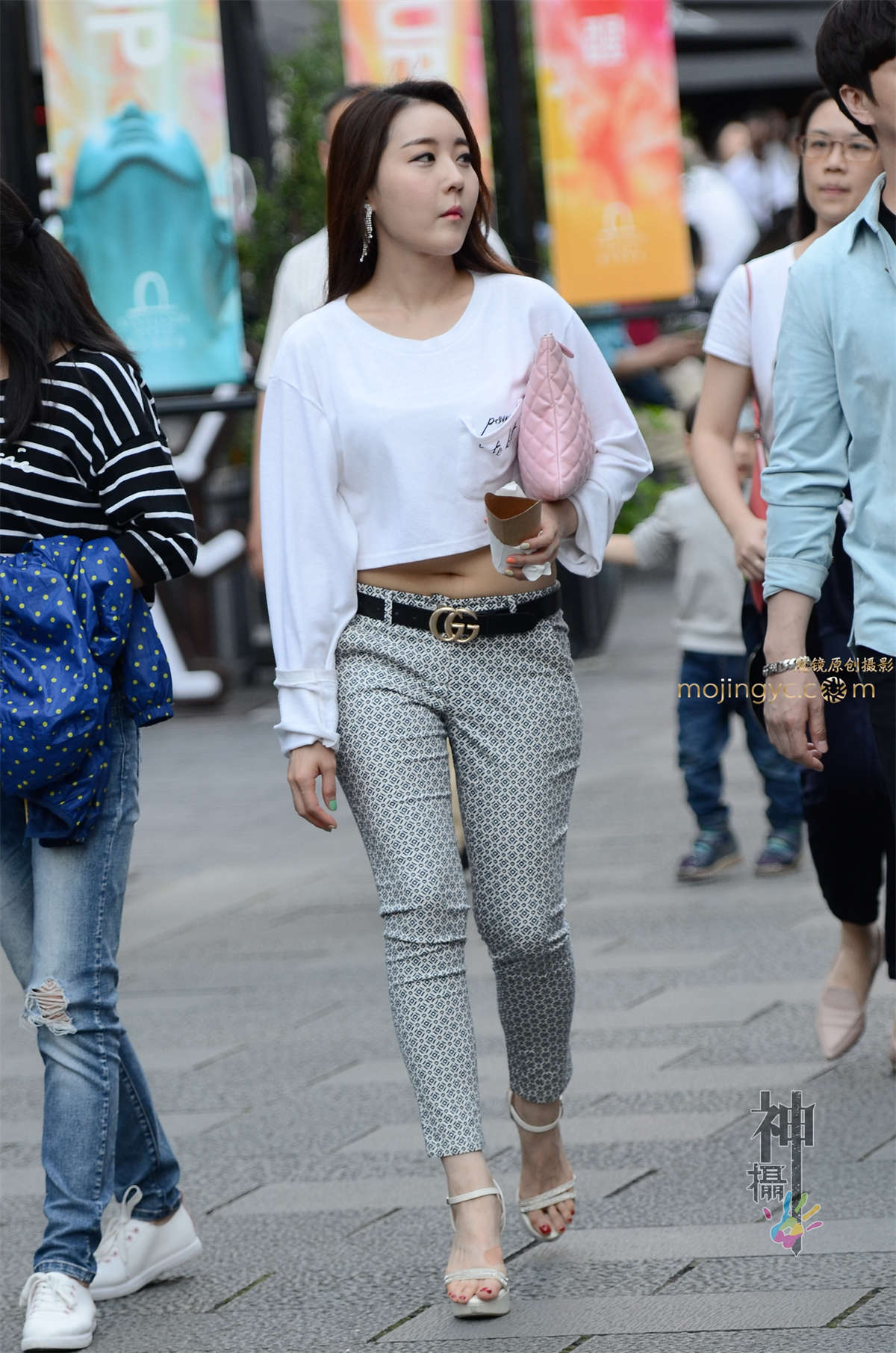 【验证街拍大赛NO.2】神摄手参赛12 紧身碎花裤（14P）-日更街拍