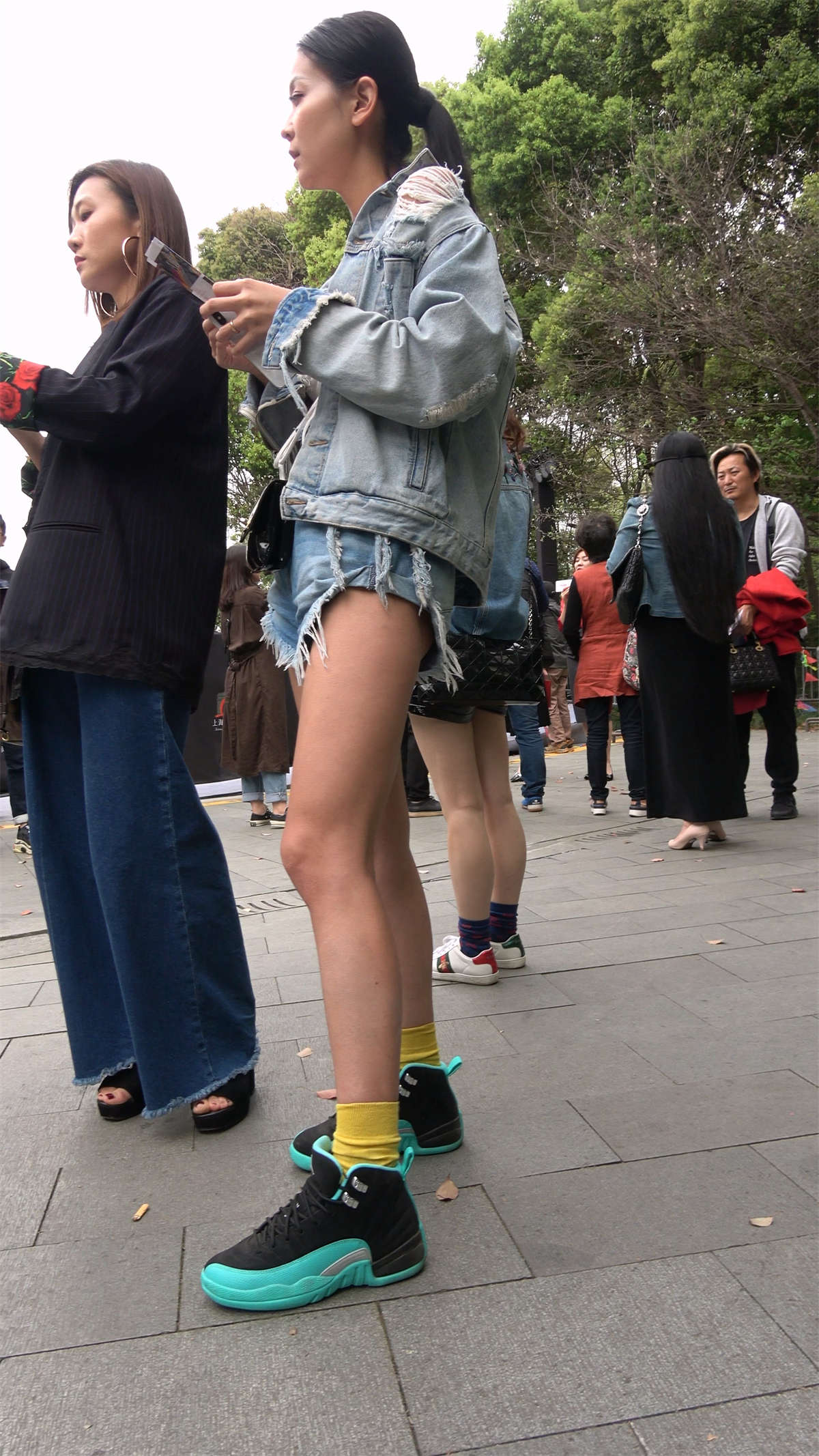 超短高腰热裤牛仔外套大美女-日更街拍