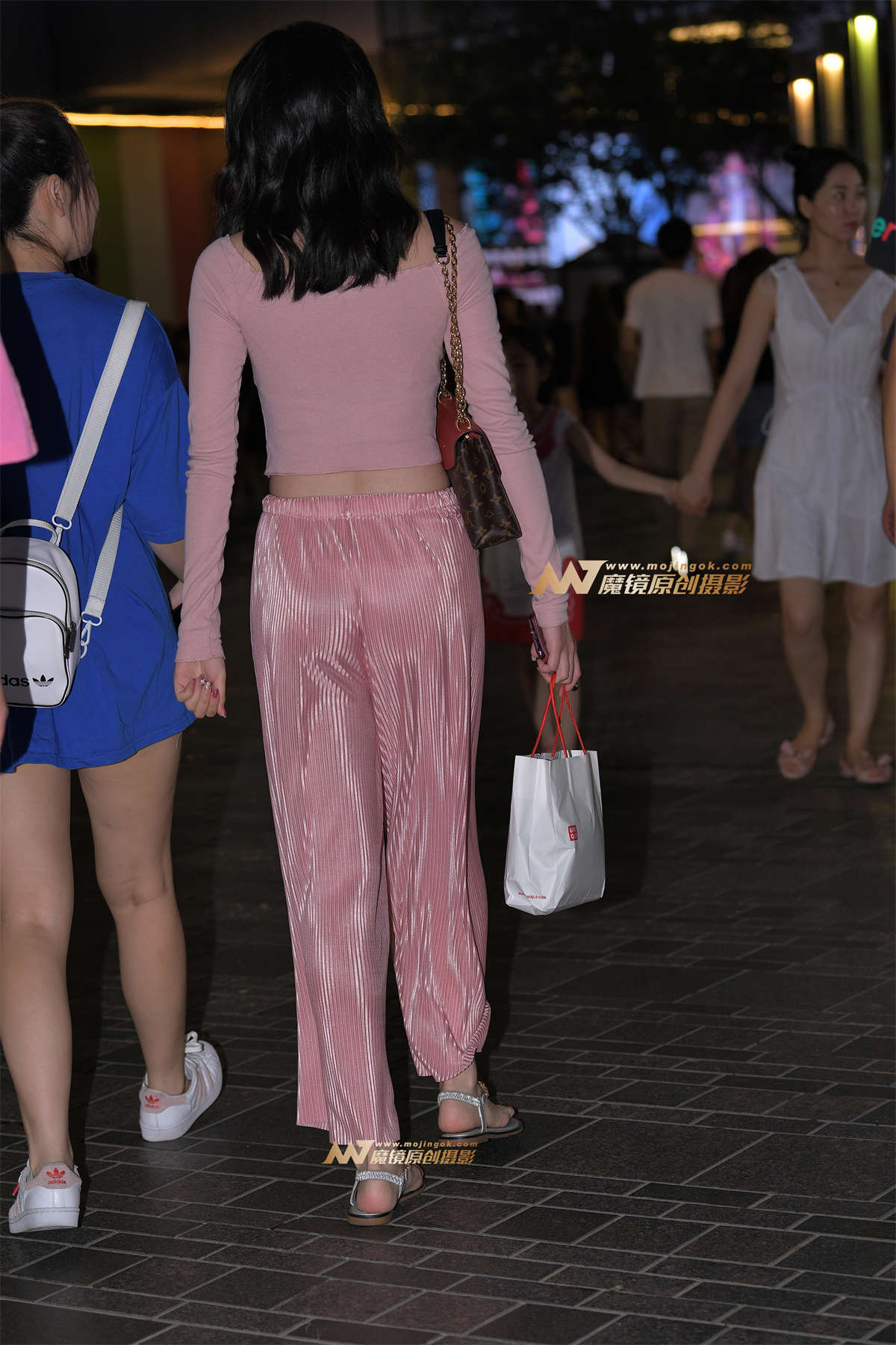 图片[2]-【红石赛帖】夜拍性感美女-日更街拍