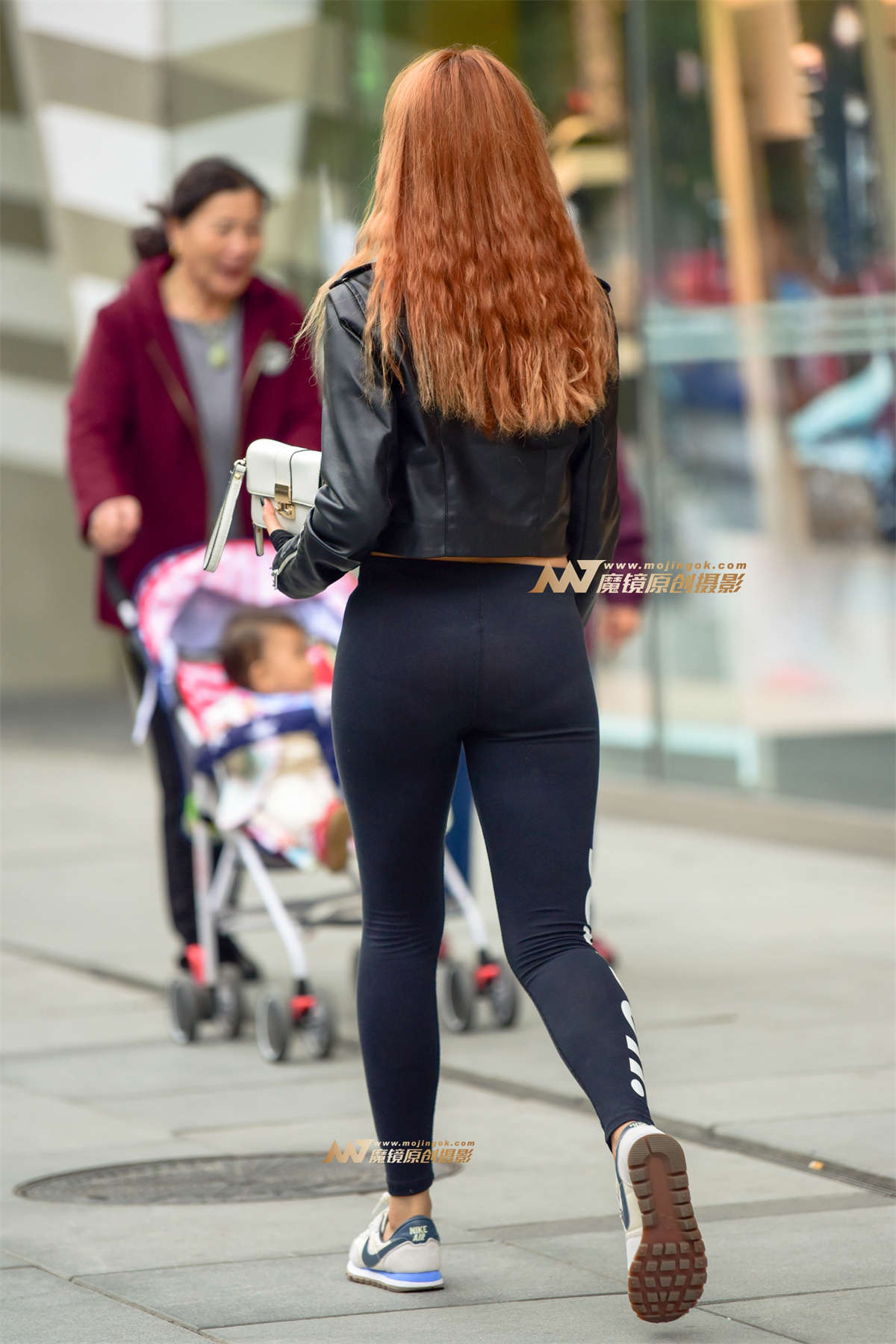 图片[2]-紧身运动裤 尽显性感美臀-日更街拍