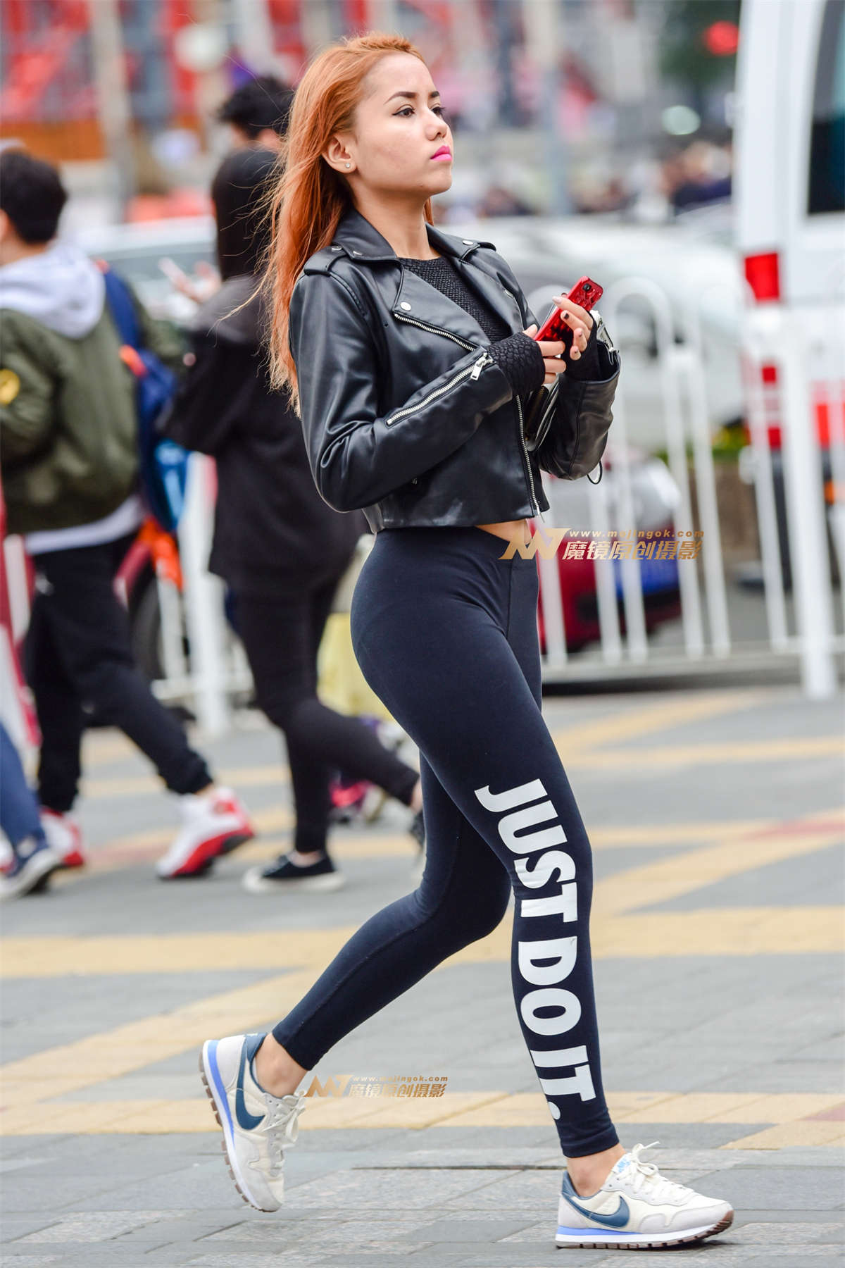 紧身运动裤 尽显性感美臀-日更街拍