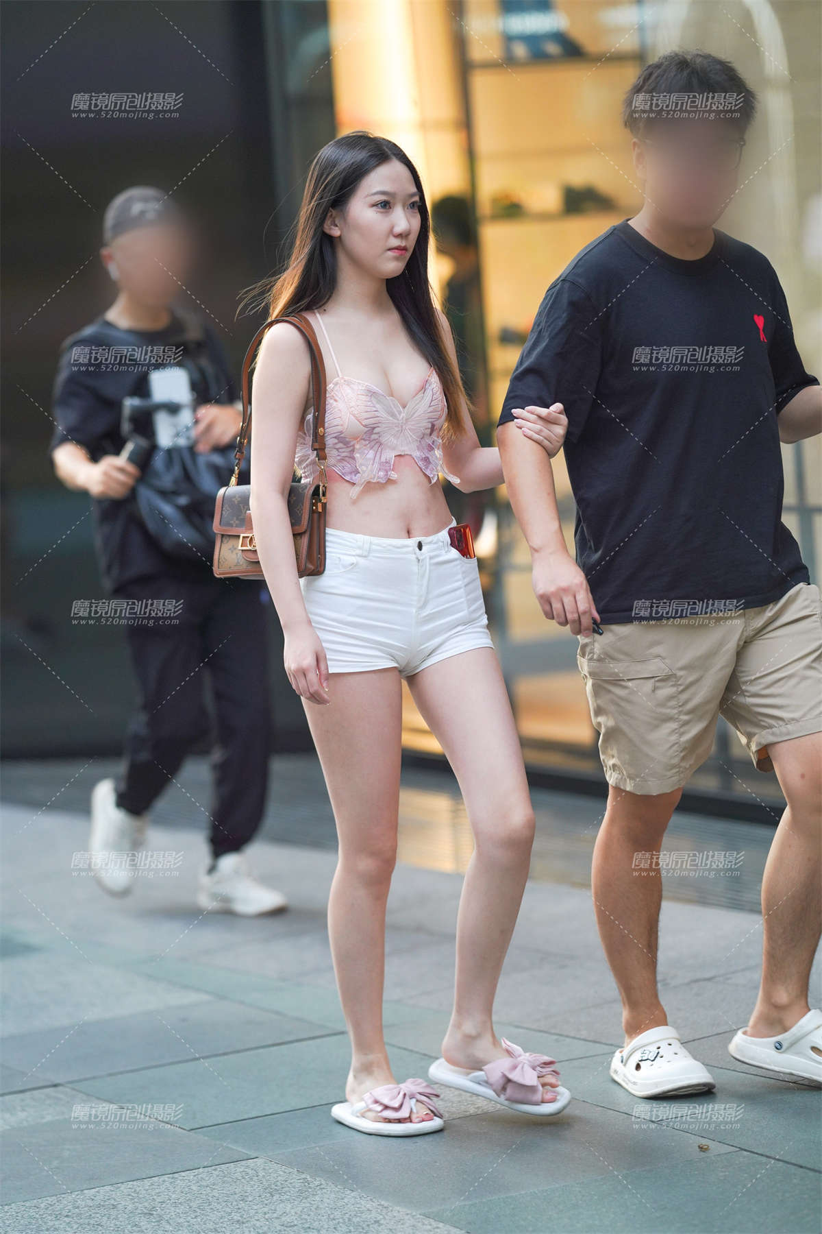 图片[2]-性感热裤美眉-日更街拍