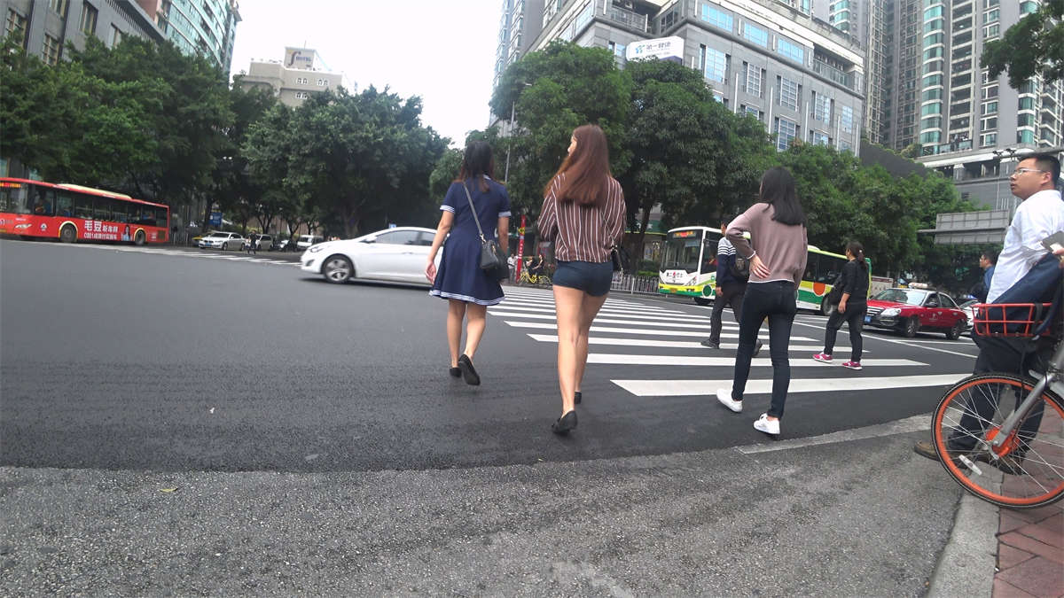 图片[2]-跟拍两位美女姐妹-日更街拍