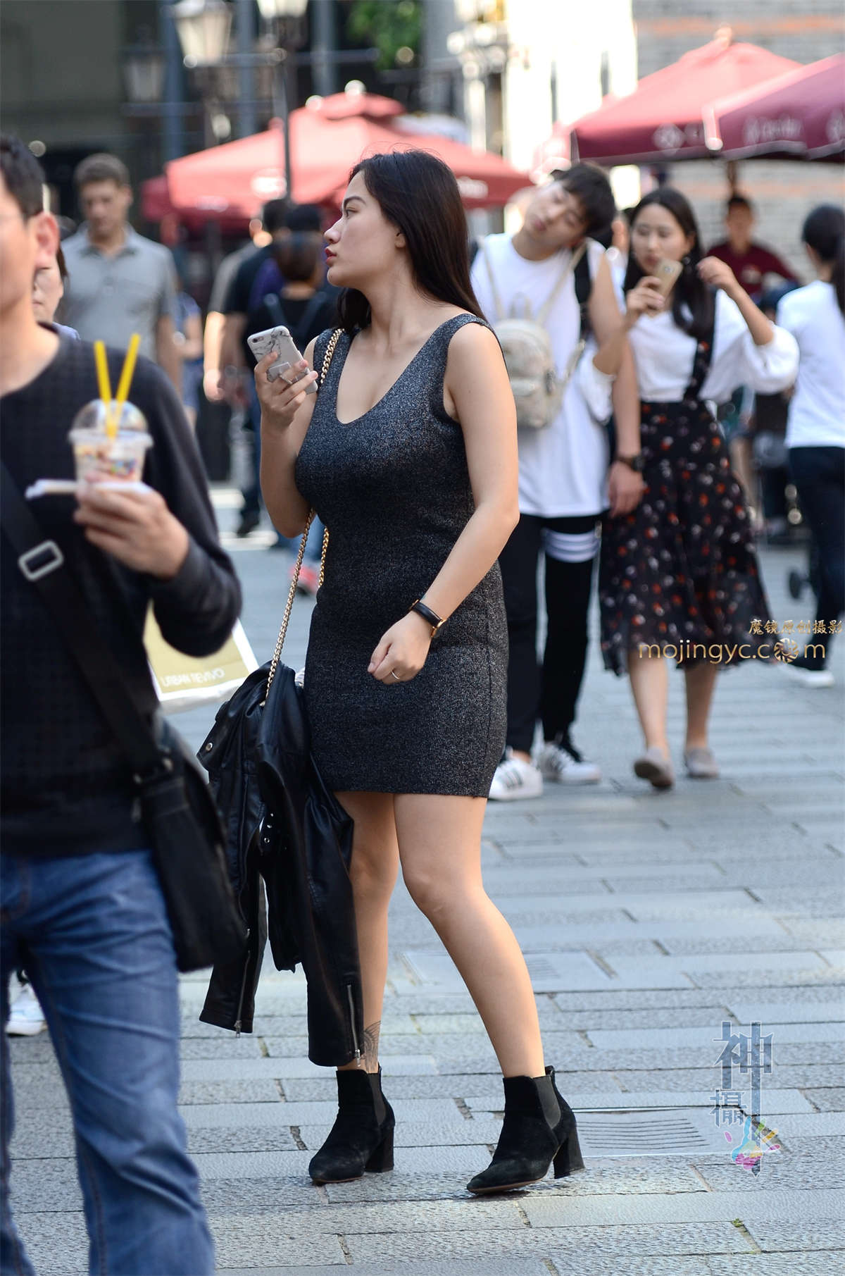 图片[2]-【验证街拍大赛NO.2】神摄手参赛13 丰满，紧身马夹裙（13P）-日更街拍