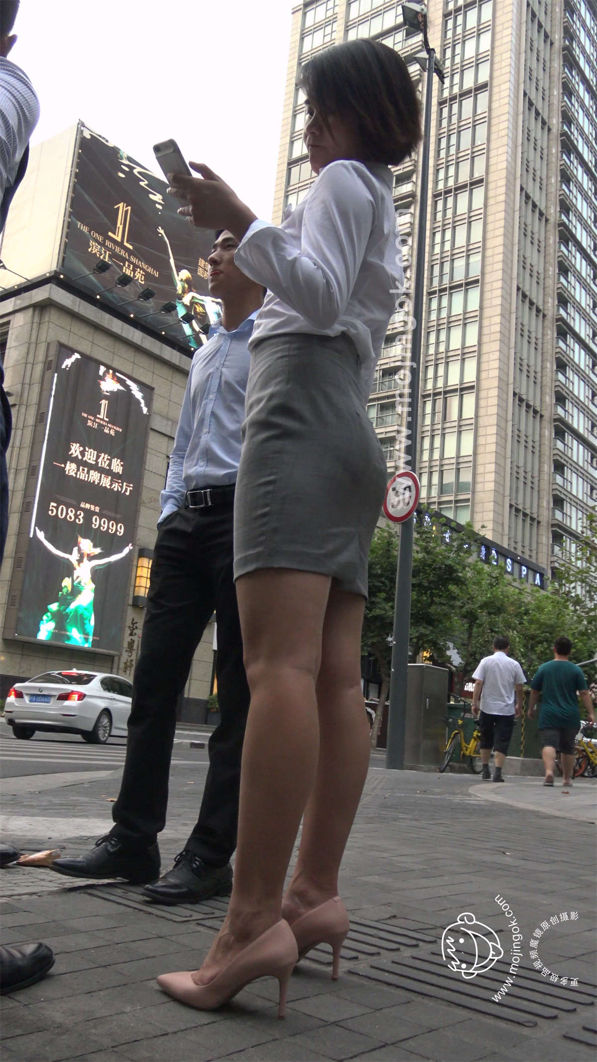 图片[2]-白衬衫短裙高跟鞋干练的制服美女-日更街拍