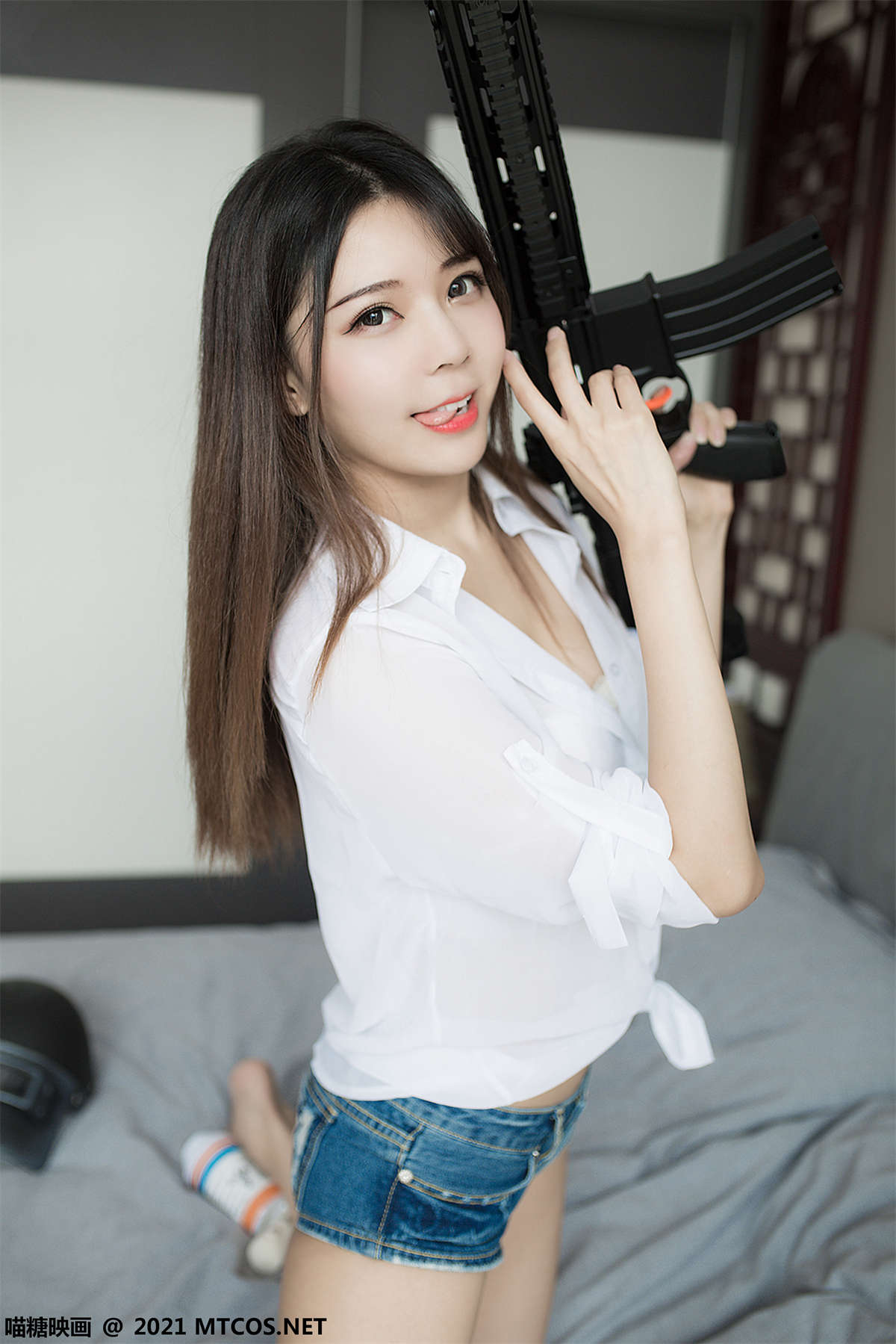 喵糖映画 VOL.421 吃鸡少女-日更街拍