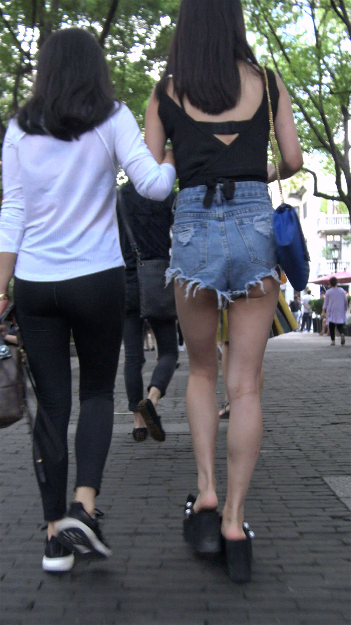 图片[2]-高腰超短碎边热裤长腿美女-日更街拍