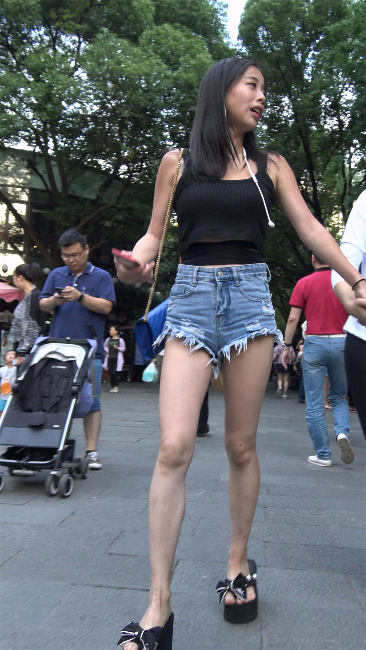 高腰超短碎边热裤长腿美女-日更街拍