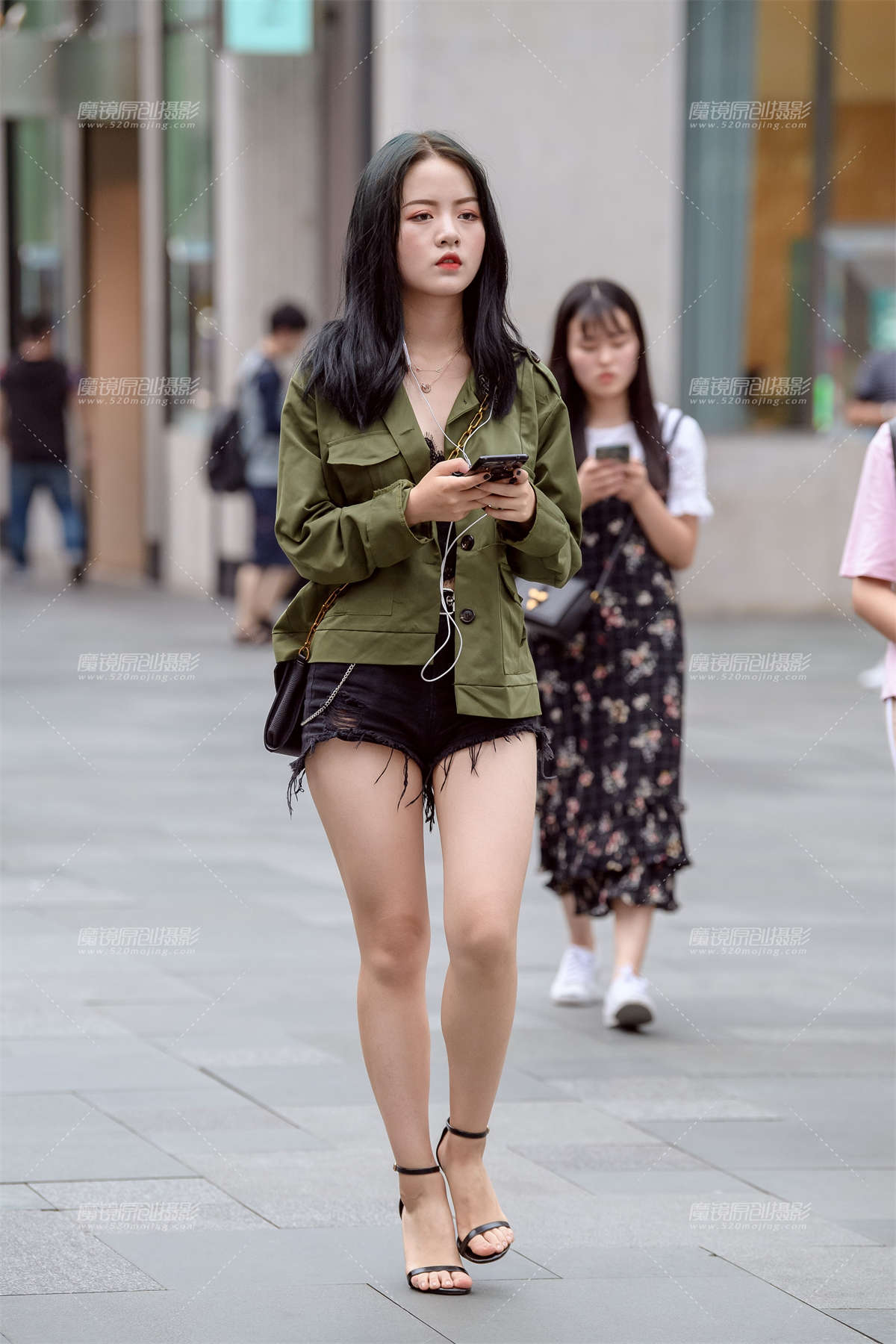 高跟凉鞋美腿-日更街拍