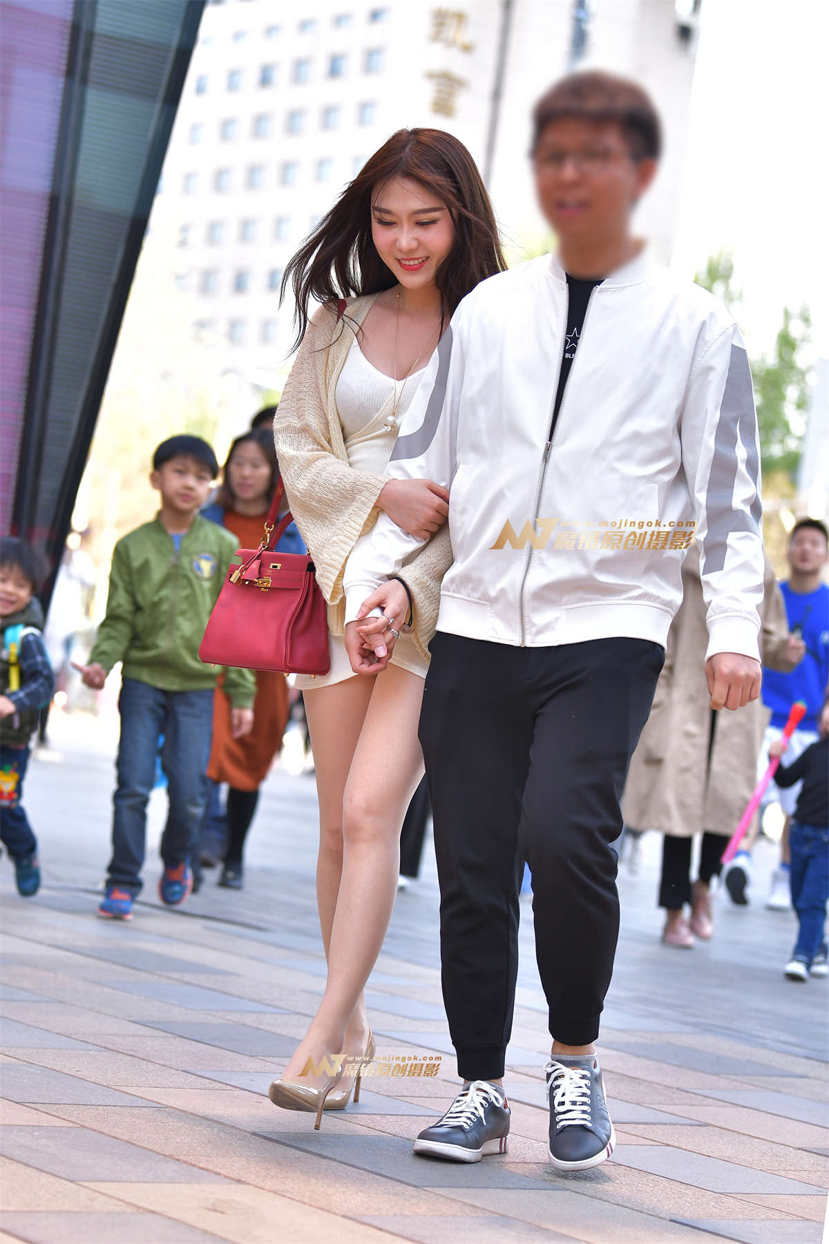 【红石赛帖】一个性感漂亮的少妇-日更街拍