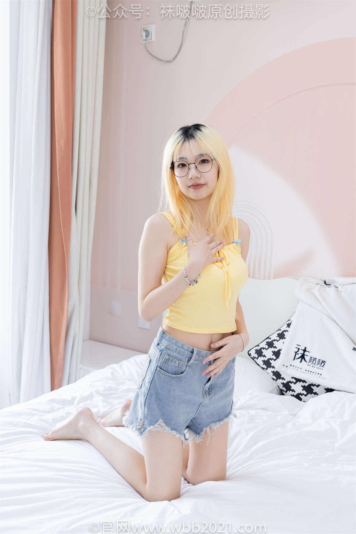 袜啵啵 No.522 小甜豆-板鞋、高跟鞋、薄黑丝（脚尖微加固款）、薄白丝（脚尖加固款）、裸足 超长花絮版-日更街拍