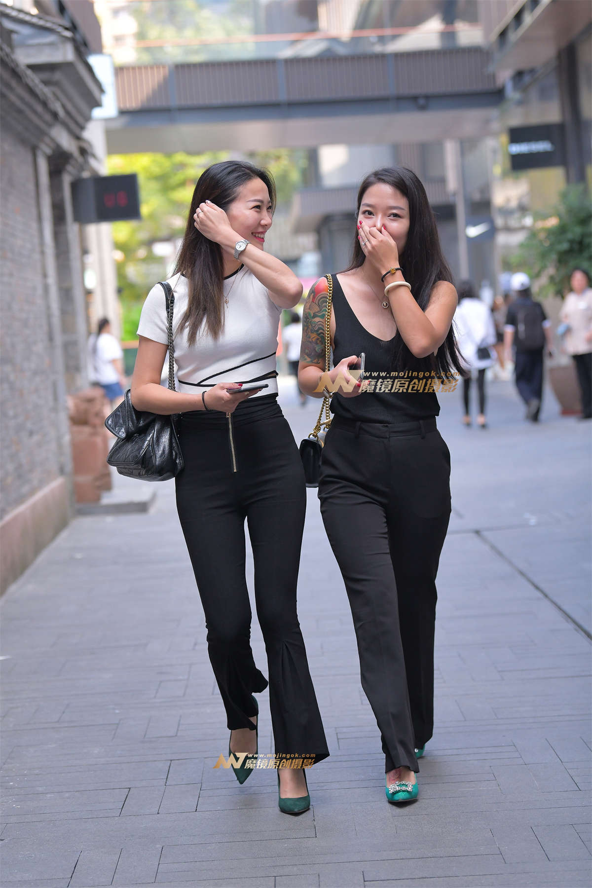 【街拍之魂赛帖】迷人紧身黑裤少妇-日更街拍