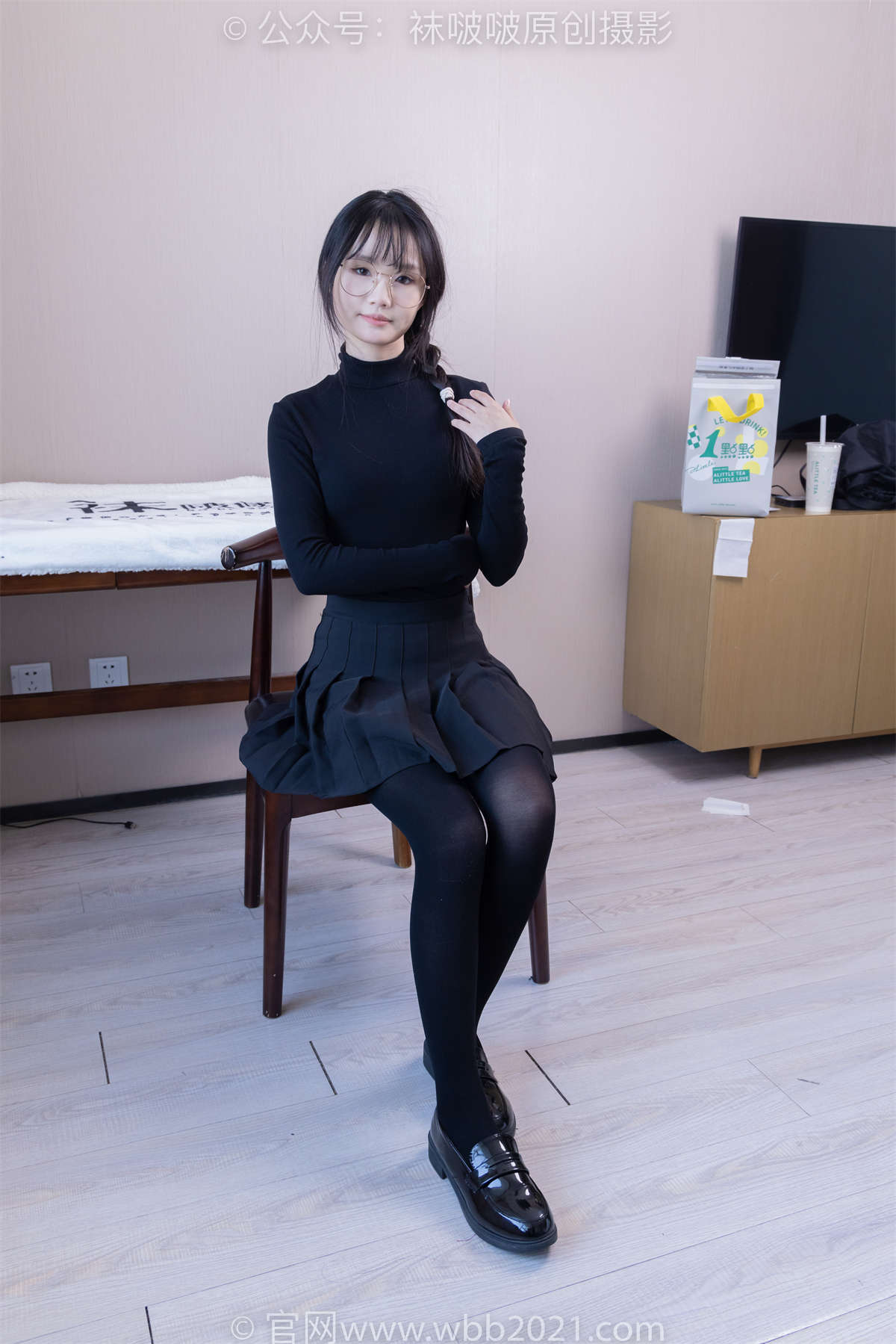 图片[2]-袜啵啵 No.523 甜甜圈-皮鞋、厚黑丝 花絮版-日更街拍
