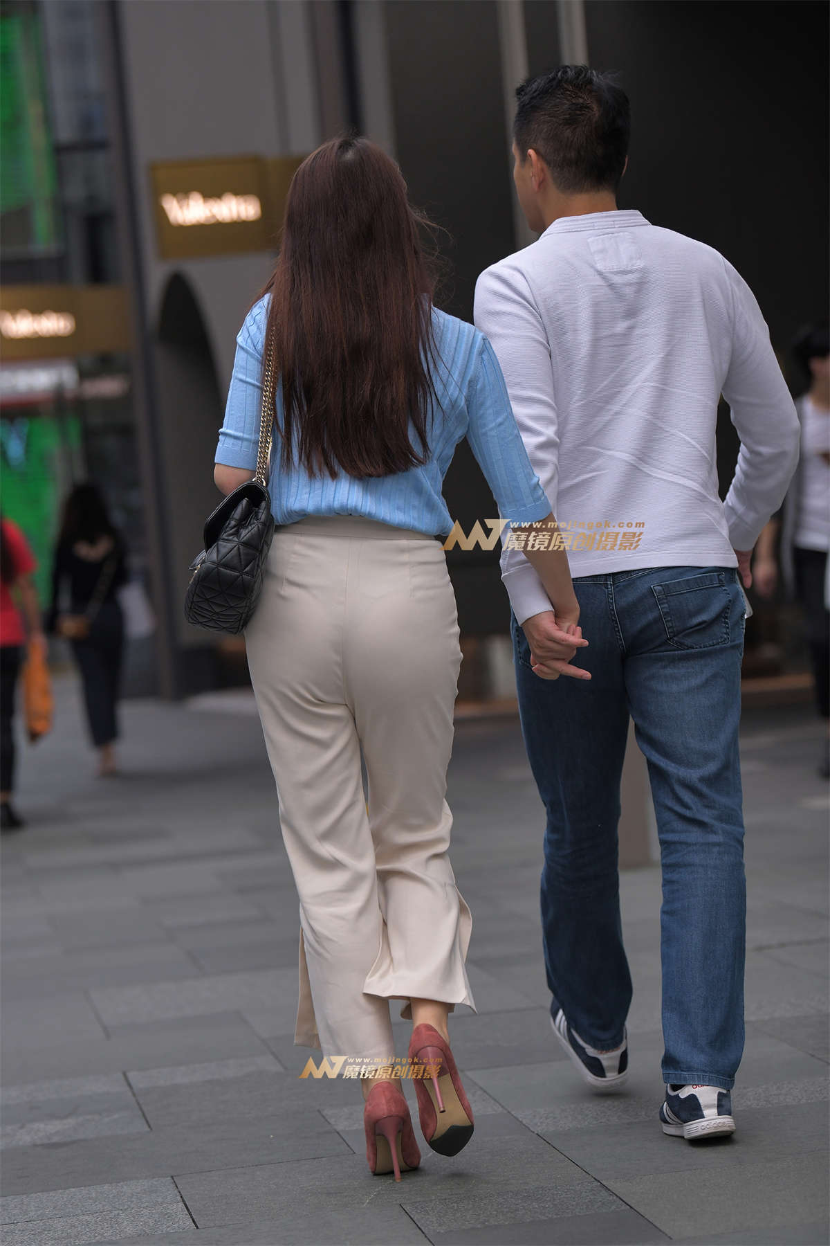 图片[2]-【街拍之魂赛帖】米色紧身裤少妇-日更街拍