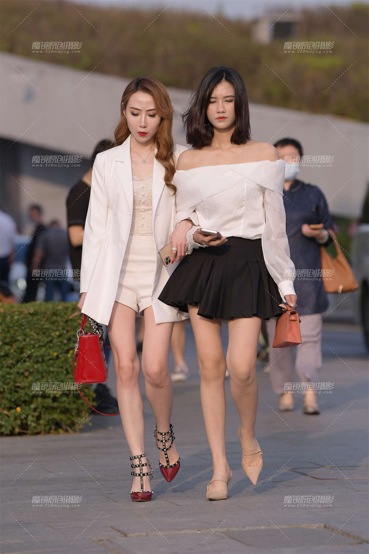 美腿俩闺蜜-日更街拍