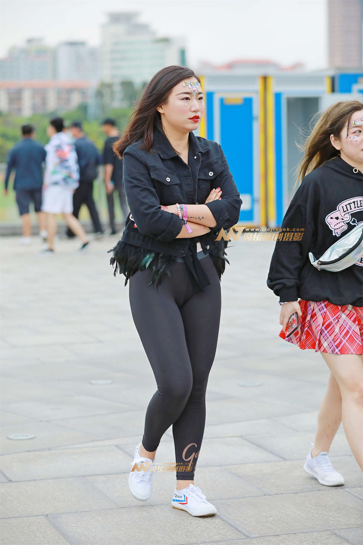 【视觉冲击赛帖】妹子 都爱穿紧身裤-日更街拍