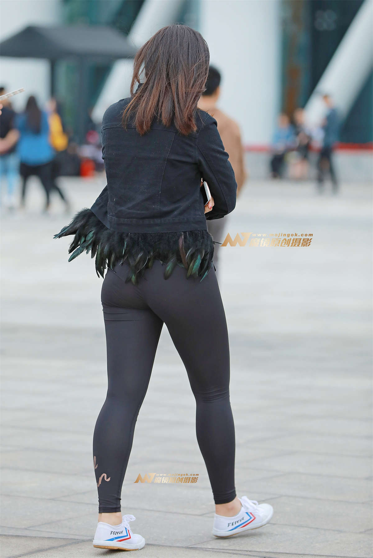 图片[2]-【视觉冲击赛帖】妹子 都爱穿紧身裤-日更街拍