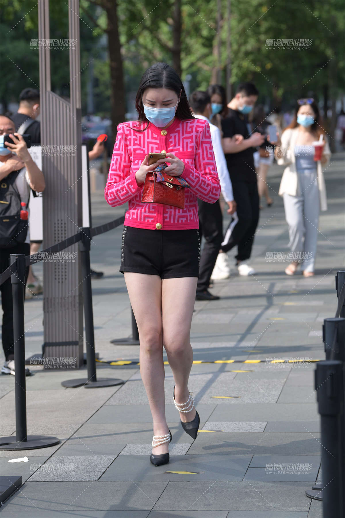 热裤大长腿-日更街拍