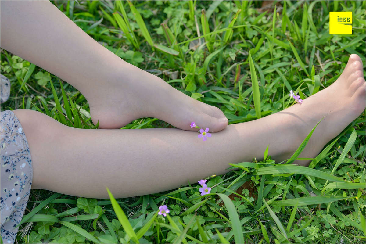 IESS异思趣向 丝足便当MF.004期：梦呓4--白日梦 馨月-日更街拍