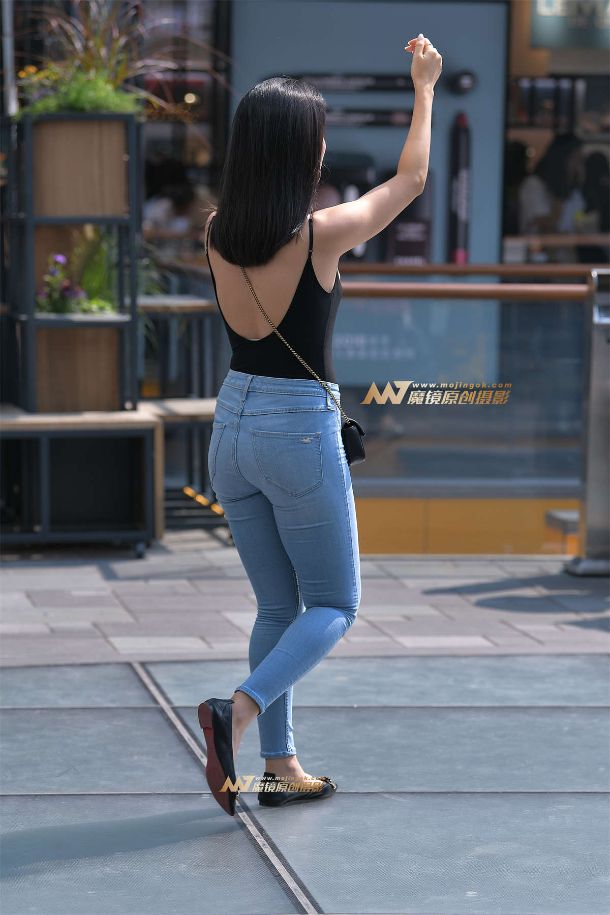 图片[2]-【红石赛贴】性感紧身牛仔裤少妇-日更街拍