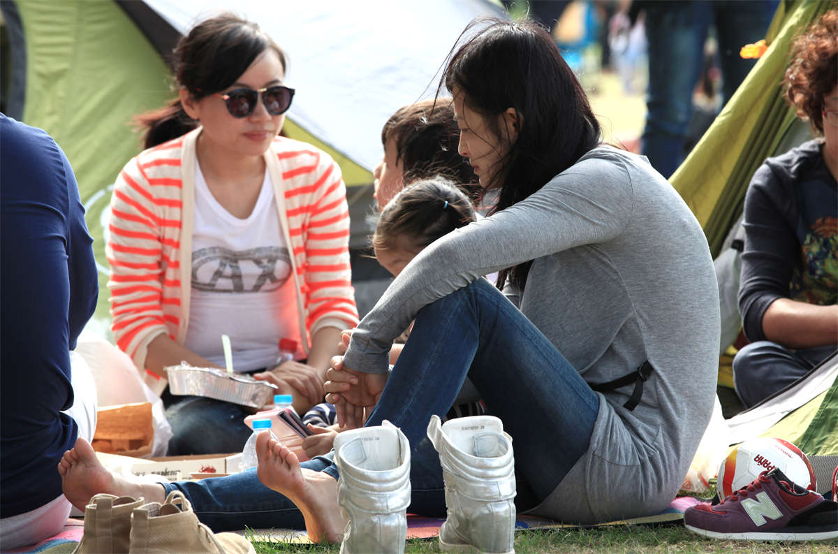 踏青公园街拍系列No.1258 这双凹凸有致的少妇美足，值得细细品味 第2套-日更街拍