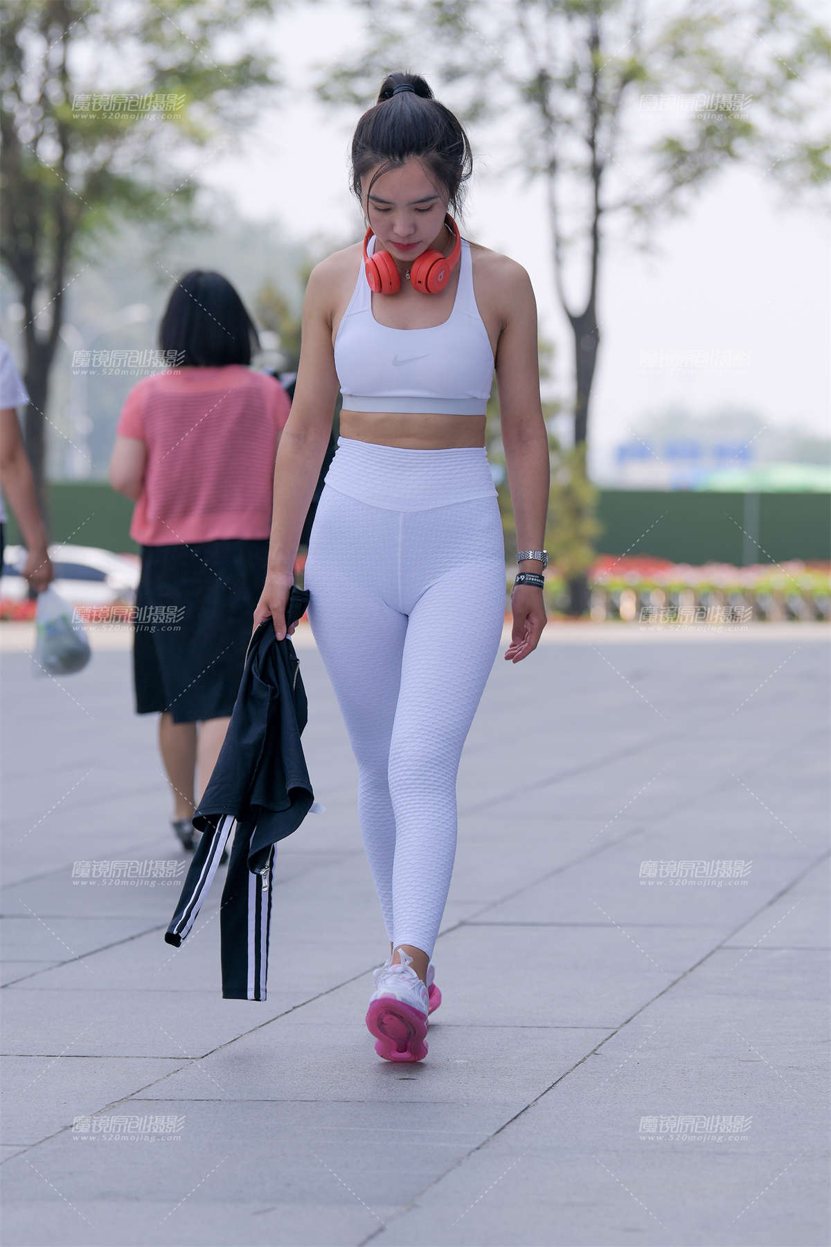 【红石赛帖】喜欢听音乐的美女-日更街拍