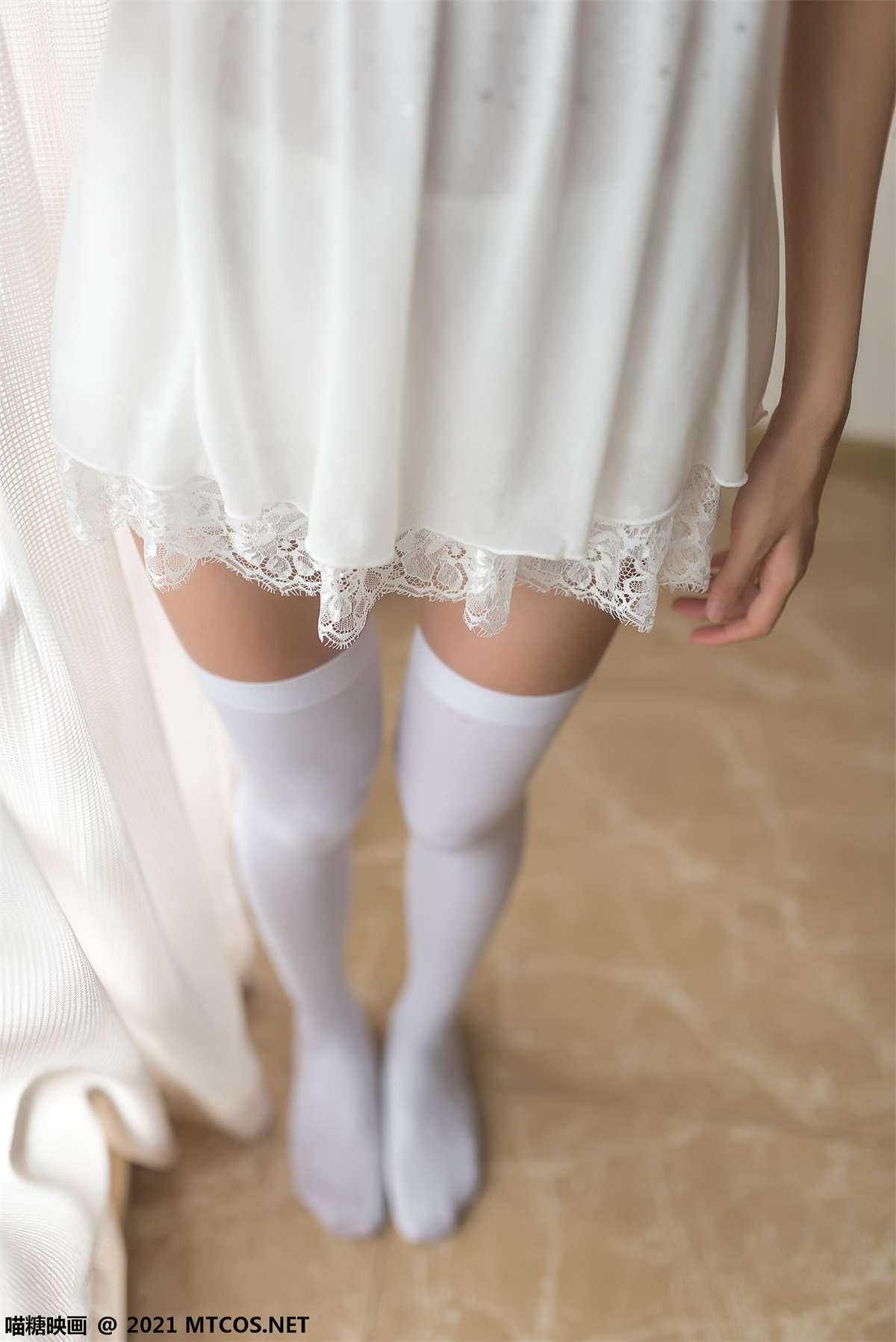 喵糖映画 VOL.425 窗边暖阳-日更街拍