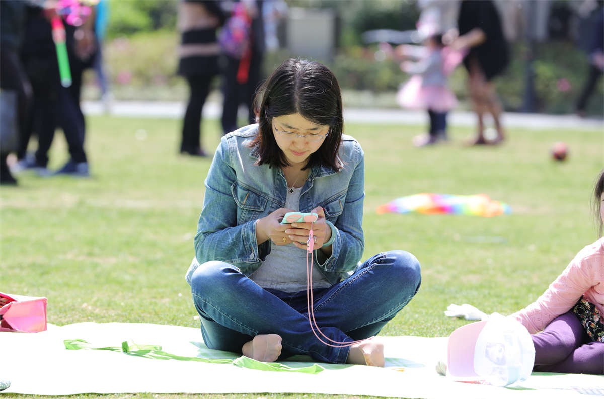 图片[2]-踏青公园街拍系列No.1066 简直不敢相信，文静的美足少妇，最后睡成了四仰八叉 第1套-日更街拍