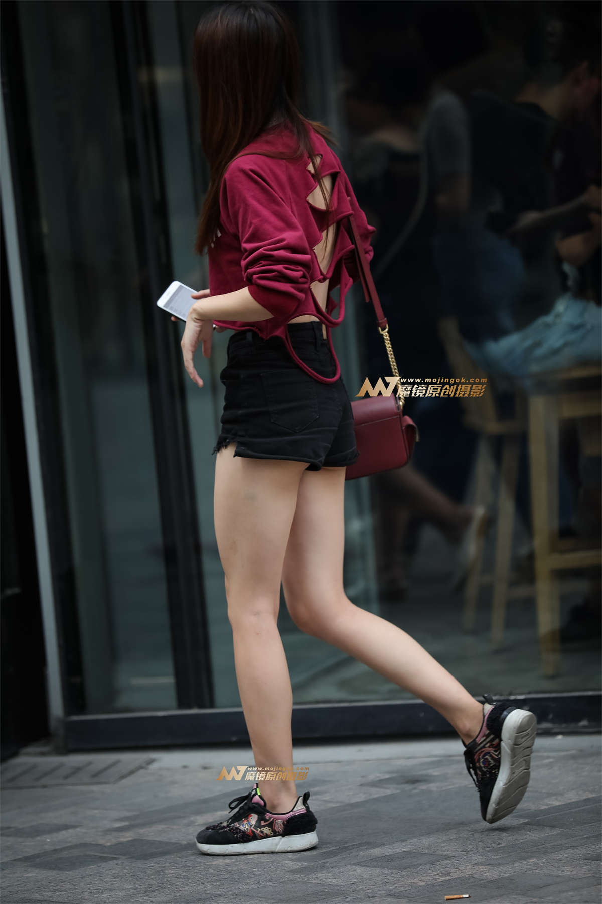 图片[2]-个性露背衫的清纯妹妹-日更街拍