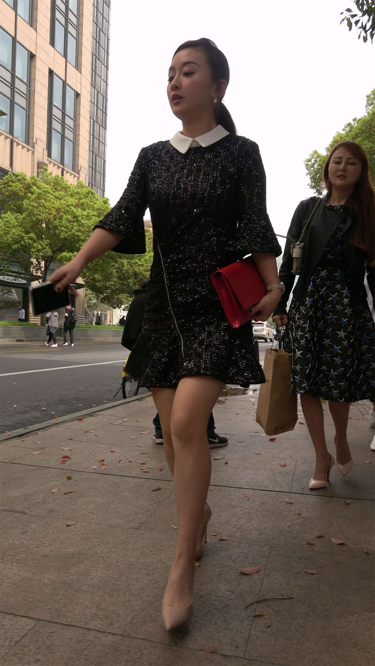 图片[2]-米色高跟鞋连衣裙美腿极品美女-日更街拍