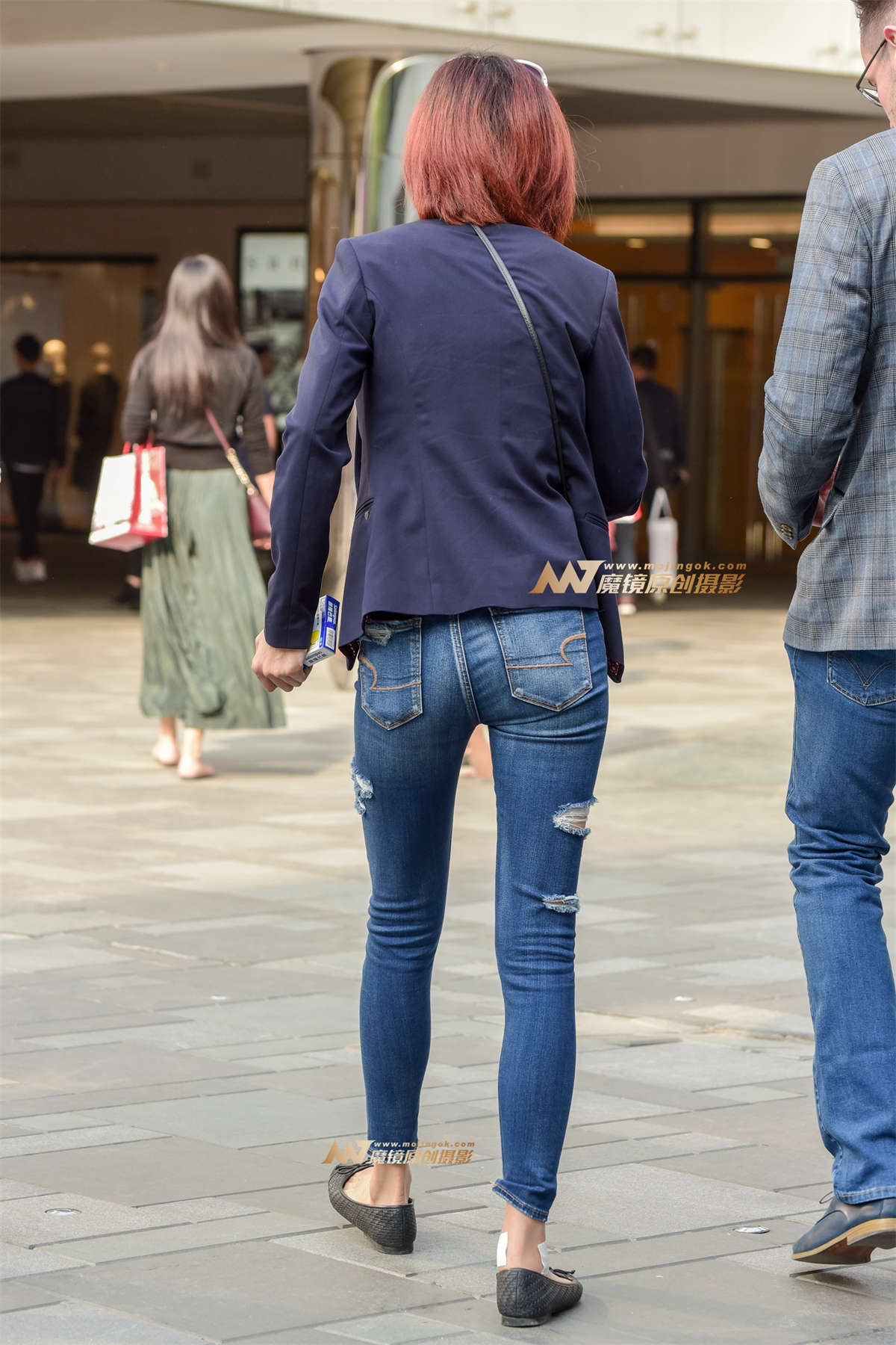 图片[2]-破洞仔裤女郎-日更街拍