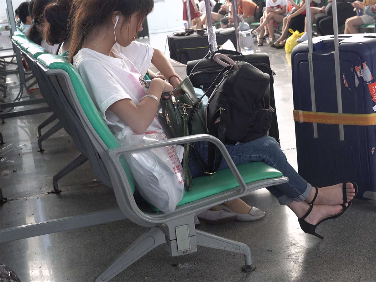 图片[2]-凉高跟素足小妹-日更街拍