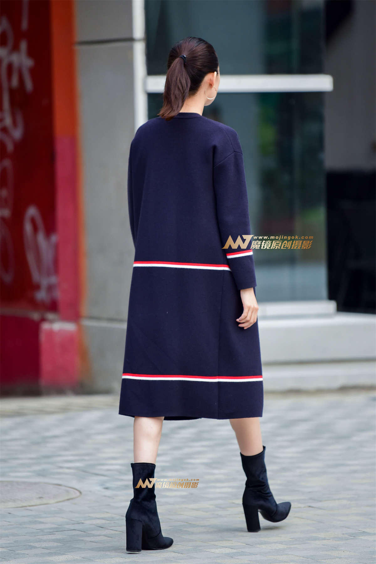 图片[2]-身材高挑的气质女郎-日更街拍