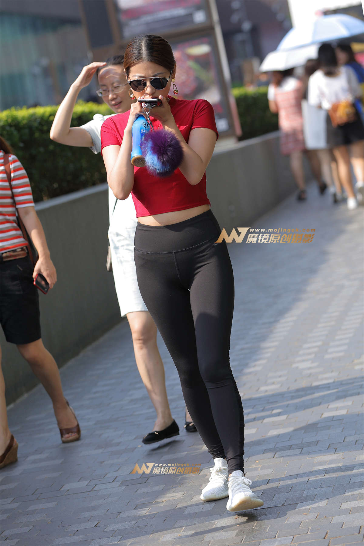 【视觉冲击赛帖】短装上衣，日常黑色健美裤MM-日更街拍