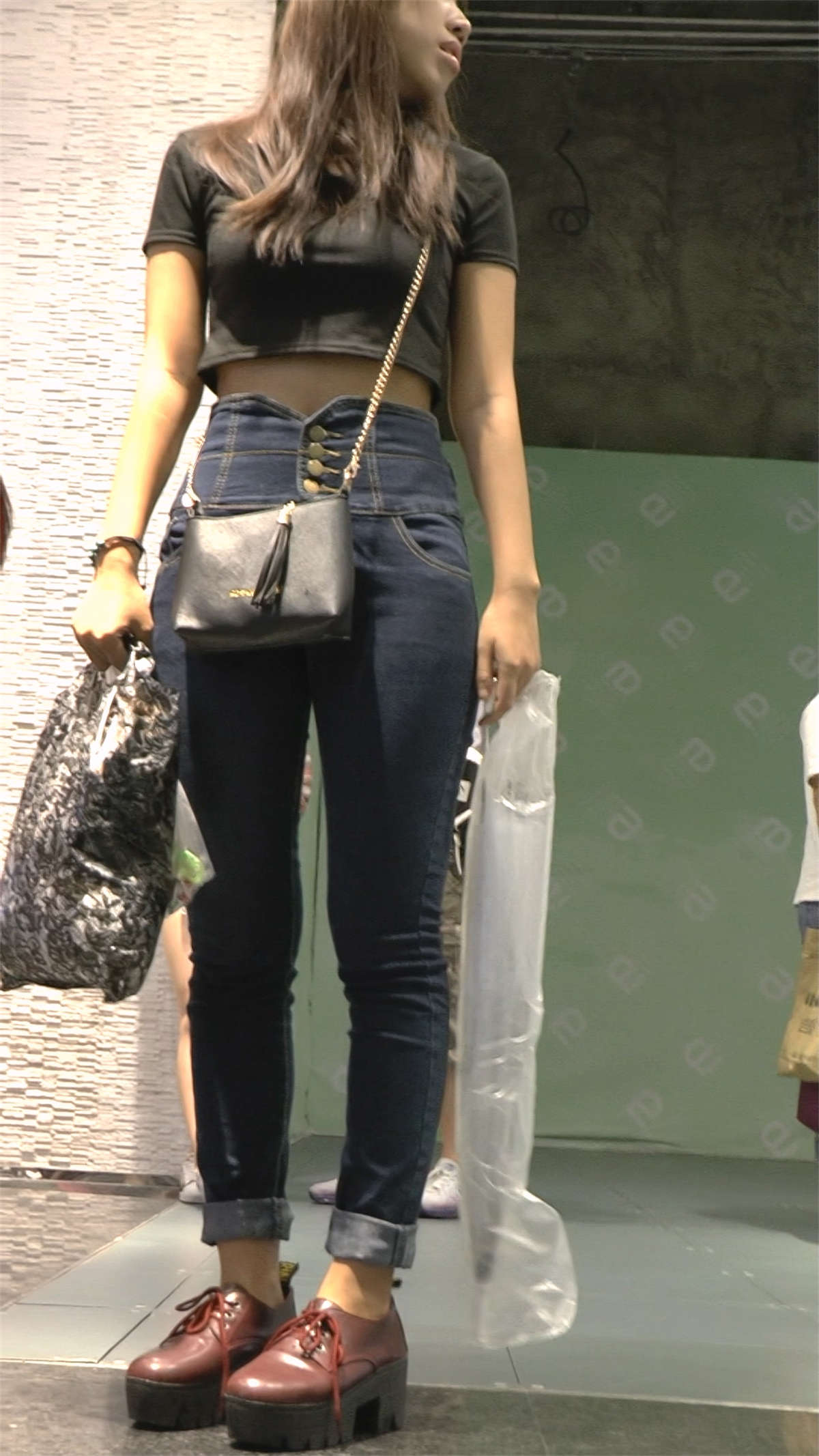 图片[2]-牛仔裤美女-日更街拍