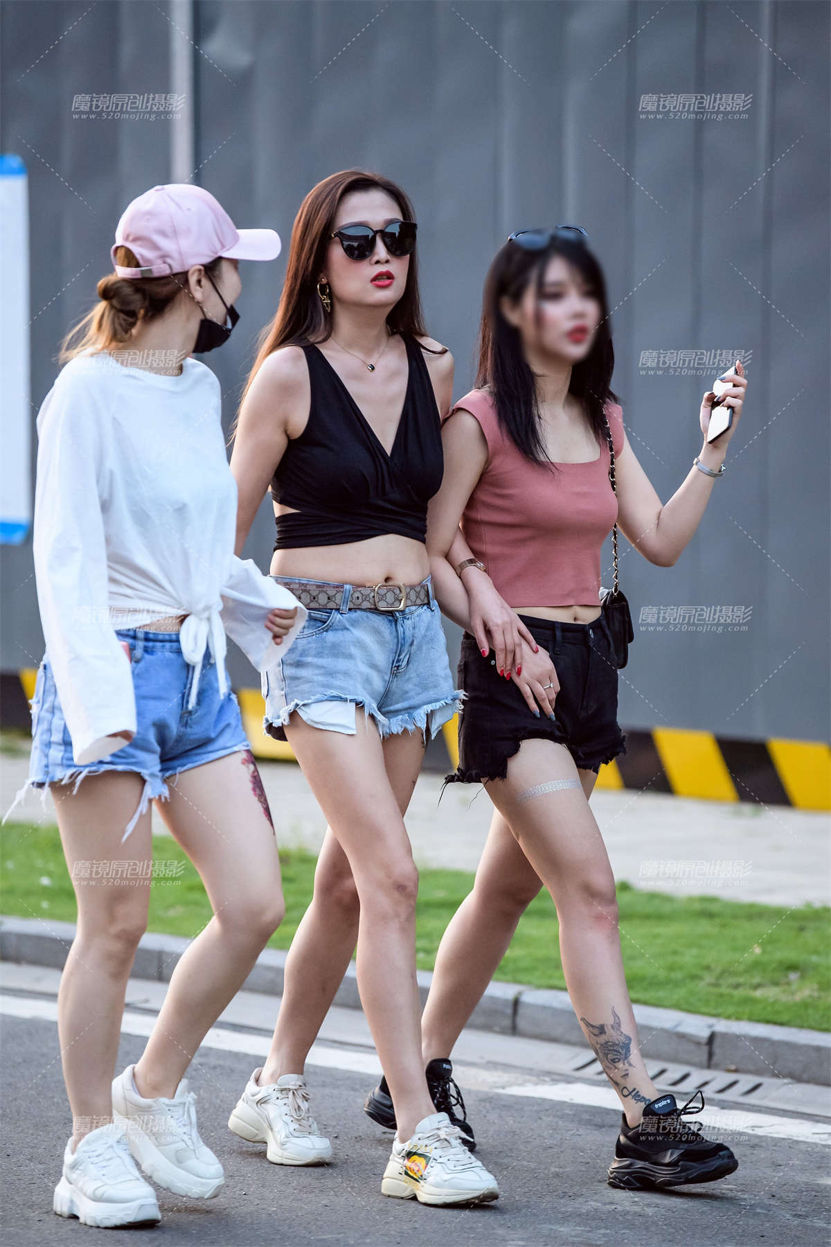 热裤大长腿美女-日更街拍