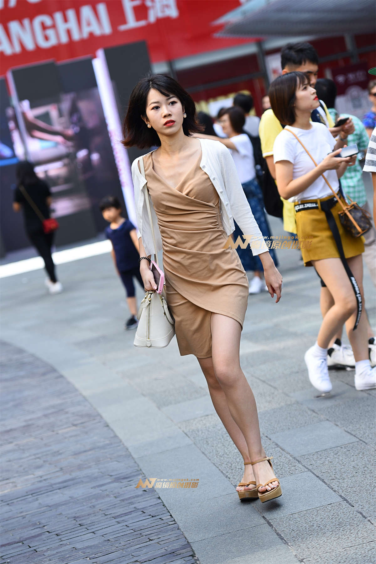 短裙少妇-日更街拍