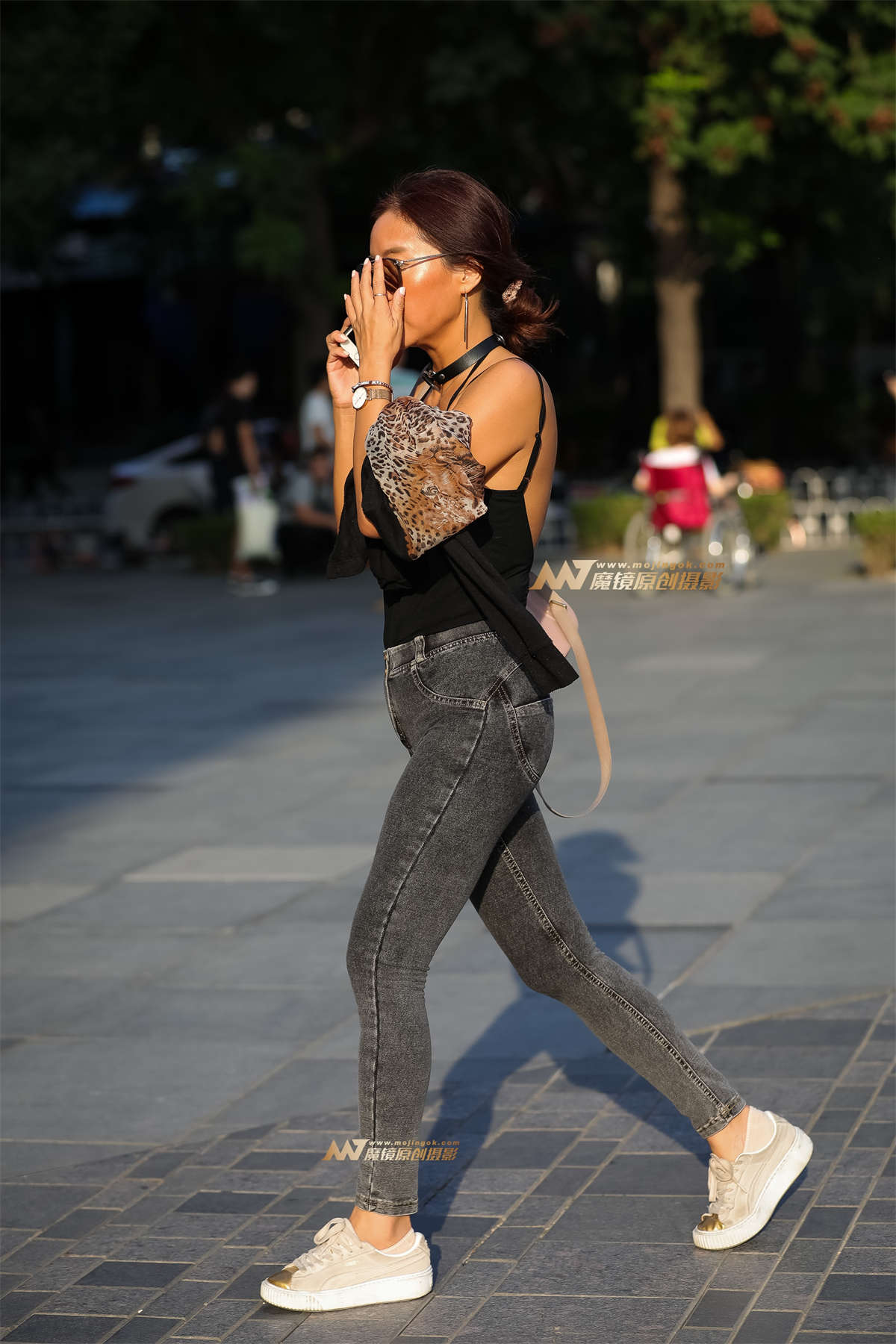 图片[2]-紧牛性感大开背-日更街拍