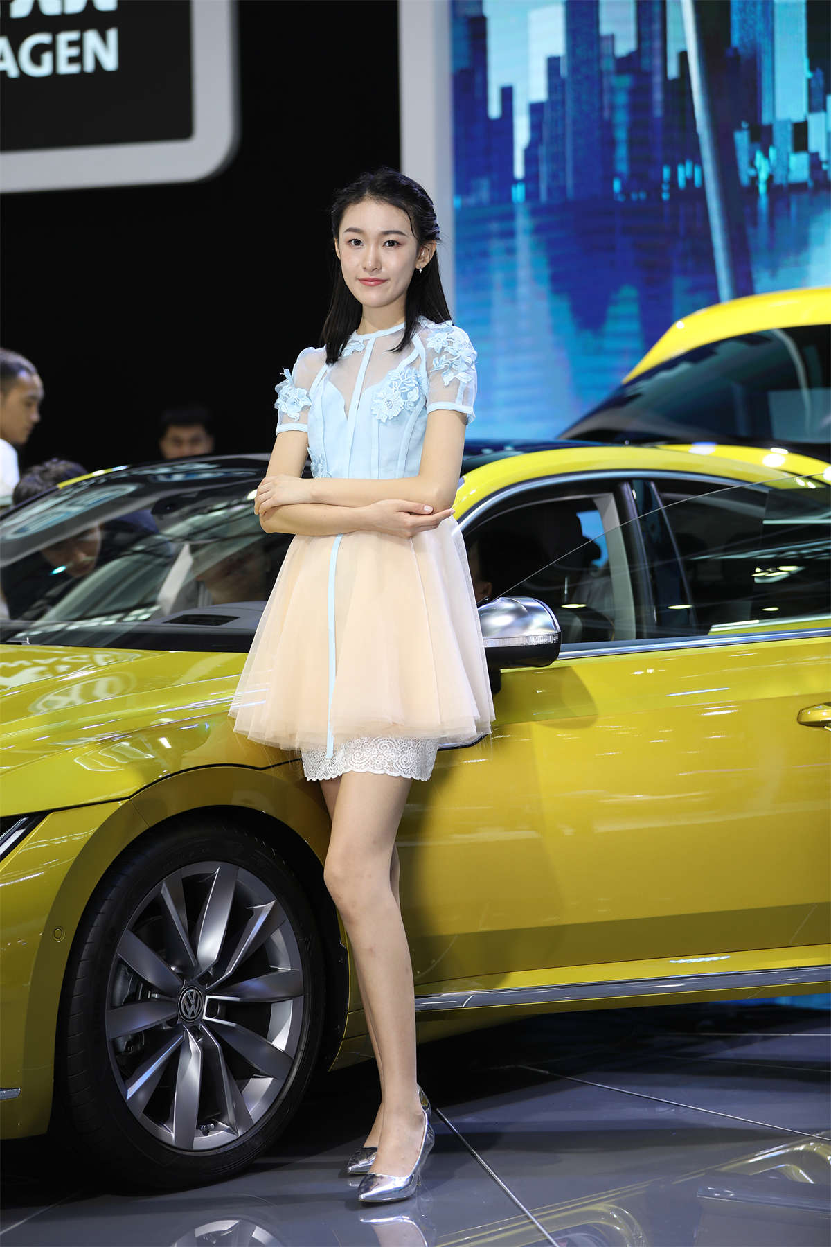 图片[2]-有点像小孩子的长腿模特-日更街拍