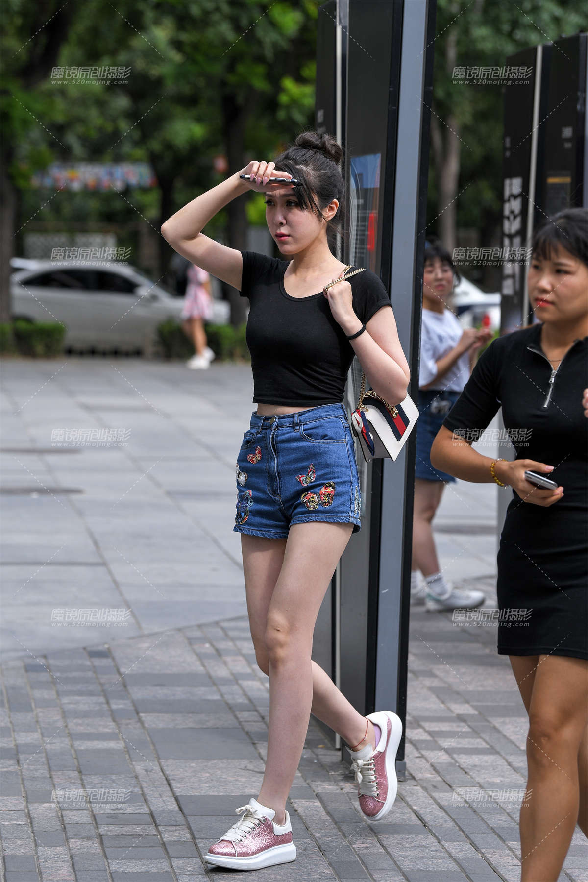 身材颜值都不错的美女！-日更街拍