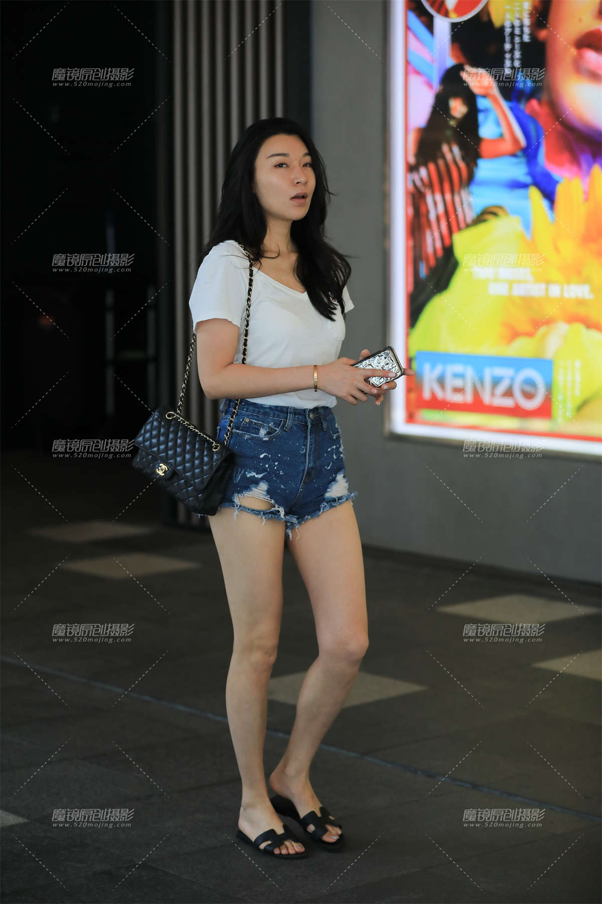 热裤上电梯 总能撩动我的心-日更街拍